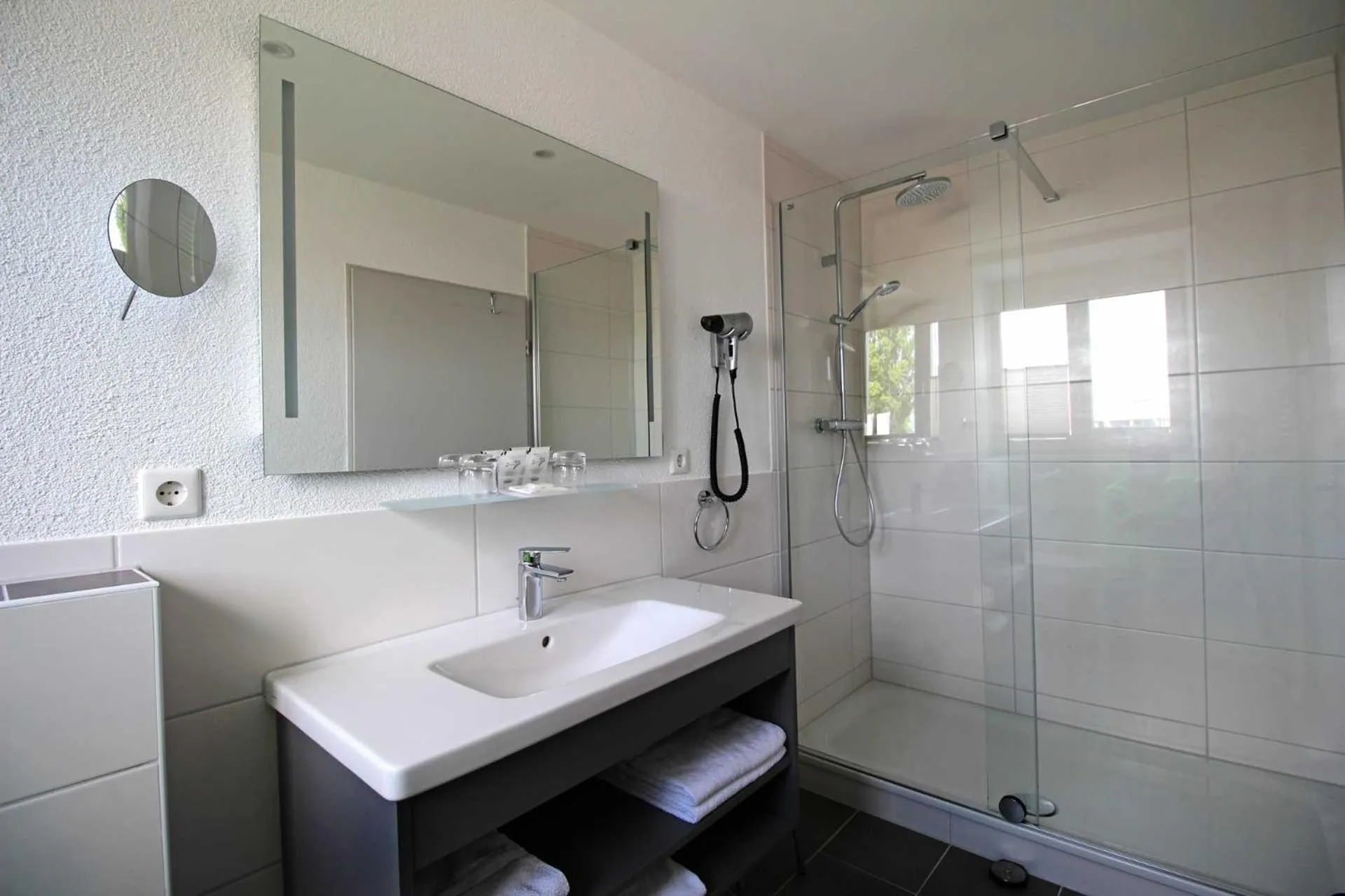 Shower in Hotel Schiff am See