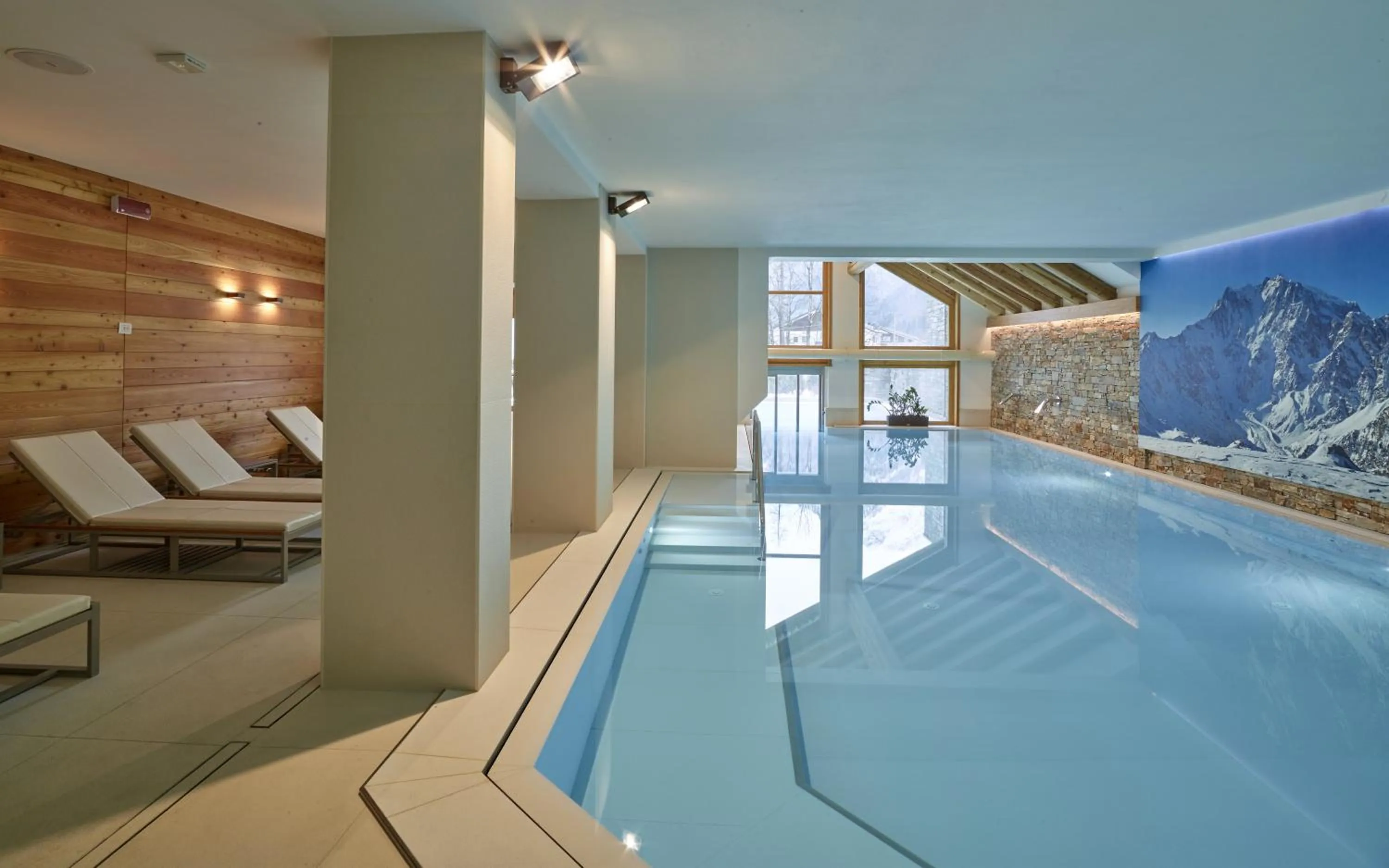 Swimming pool in Alagna Mountain Resort & SPA