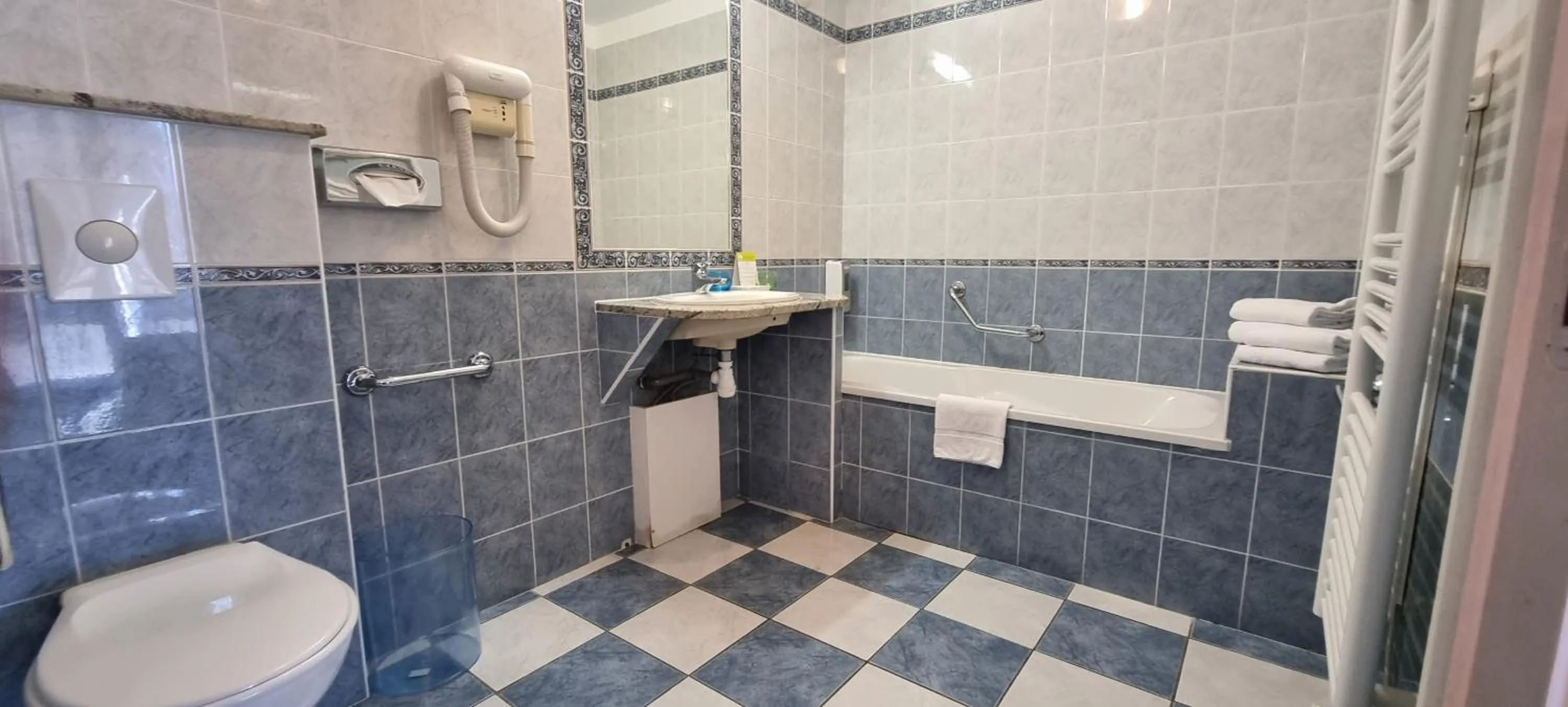 Toilet in Hôtel Restaurant Atrachjata