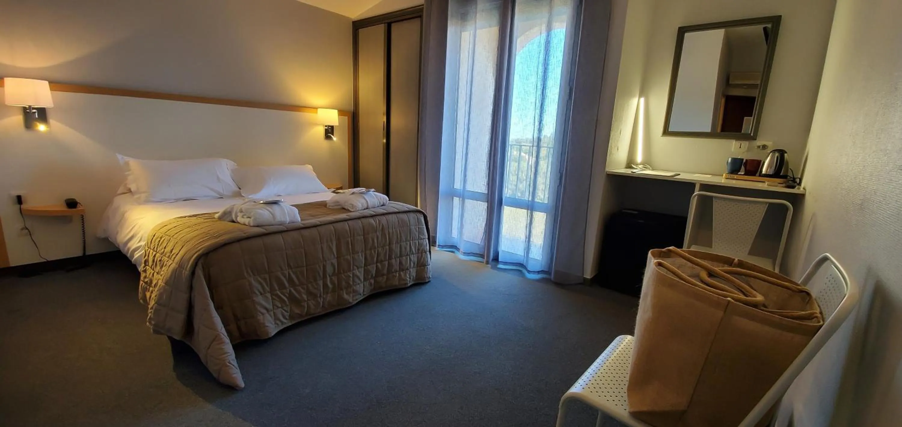 Bedroom, Bed in Hôtel Restaurant Atrachjata