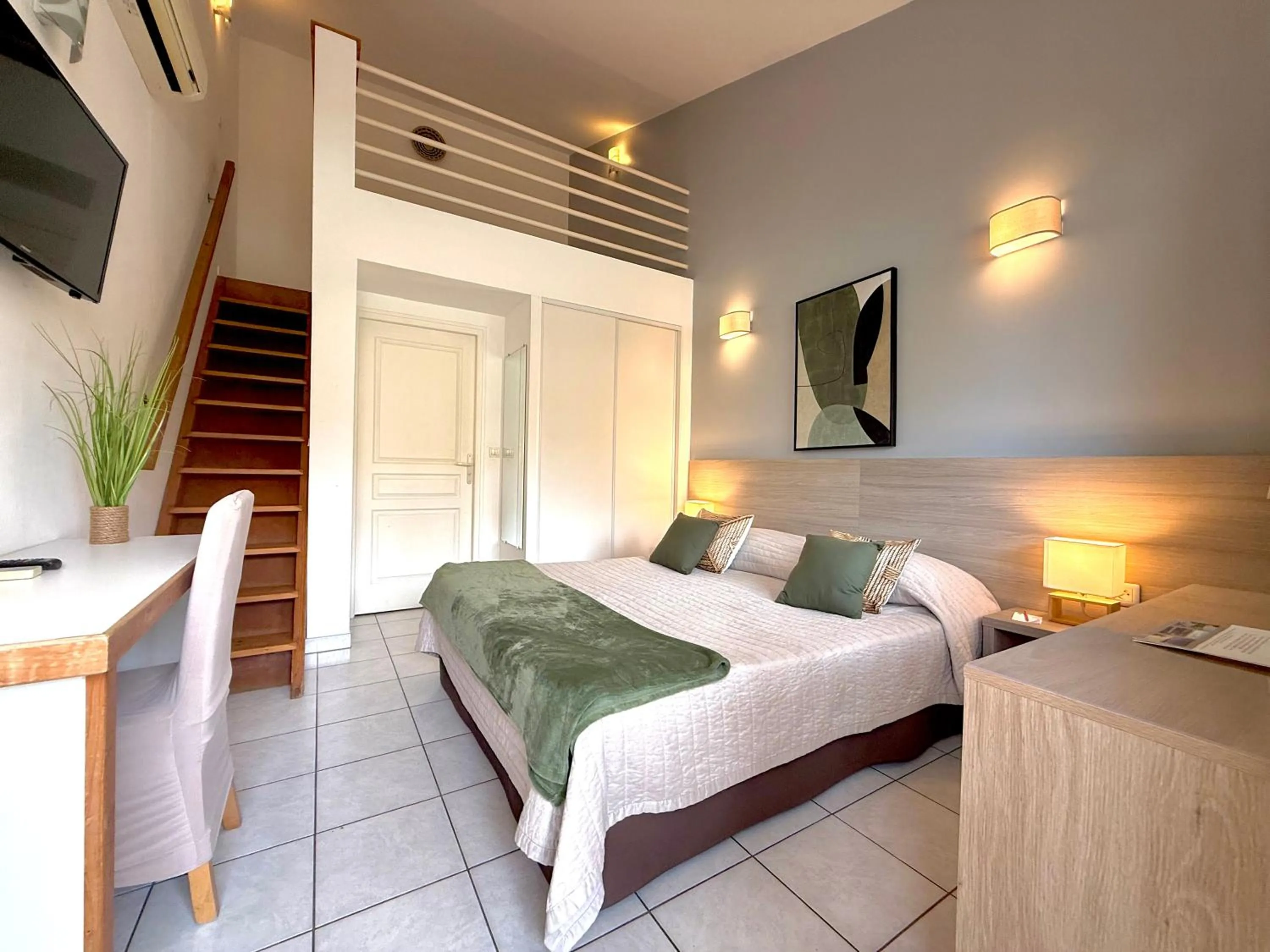 Bed in Hôtel Restaurant L' Empereur