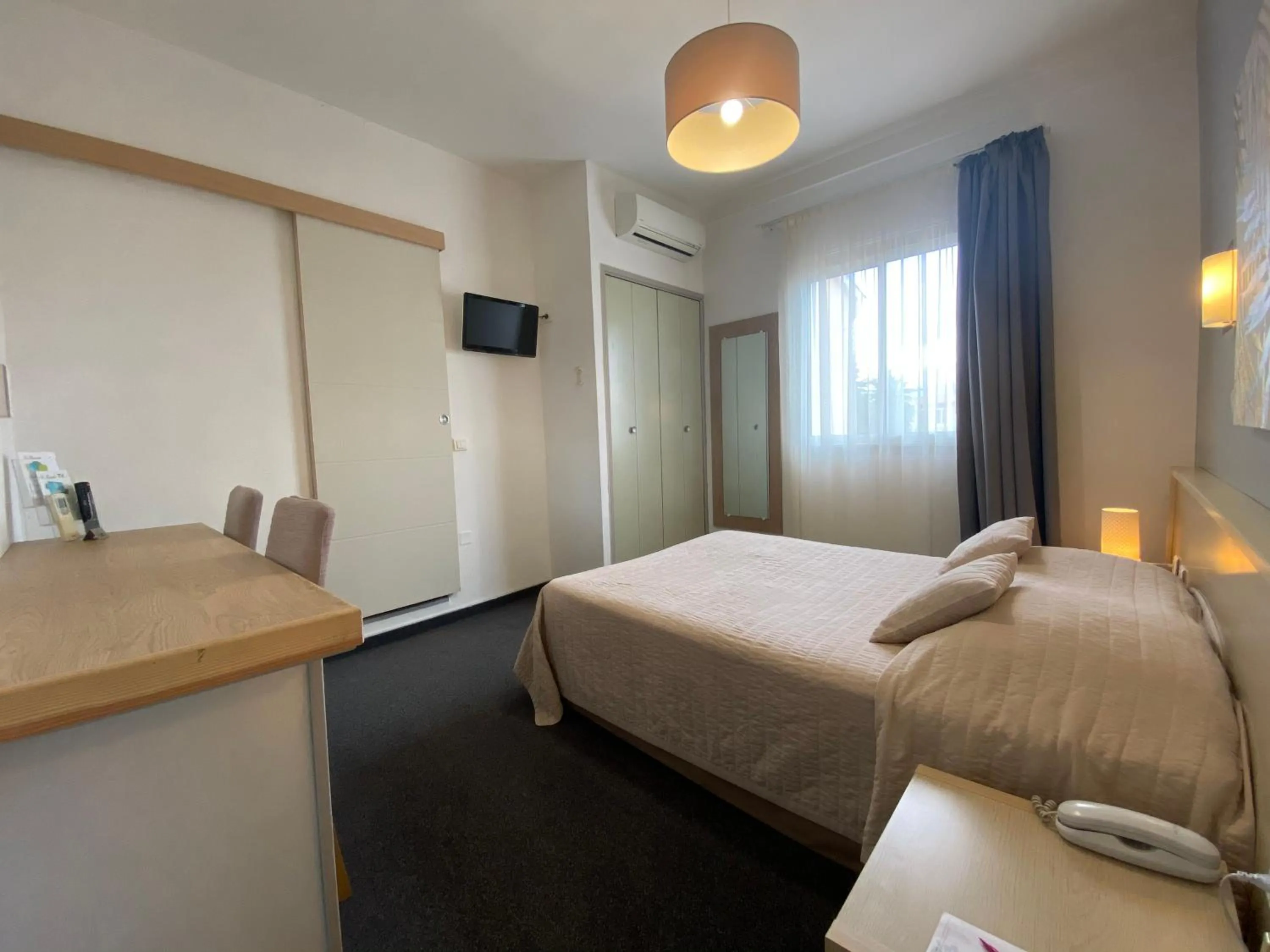 Bed in Hôtel Restaurant L' Empereur