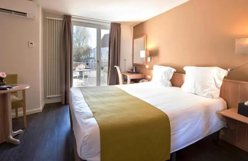 Double Room with Balcony in Flanders Hotel Double Room with Balcony in Flanders Hotel