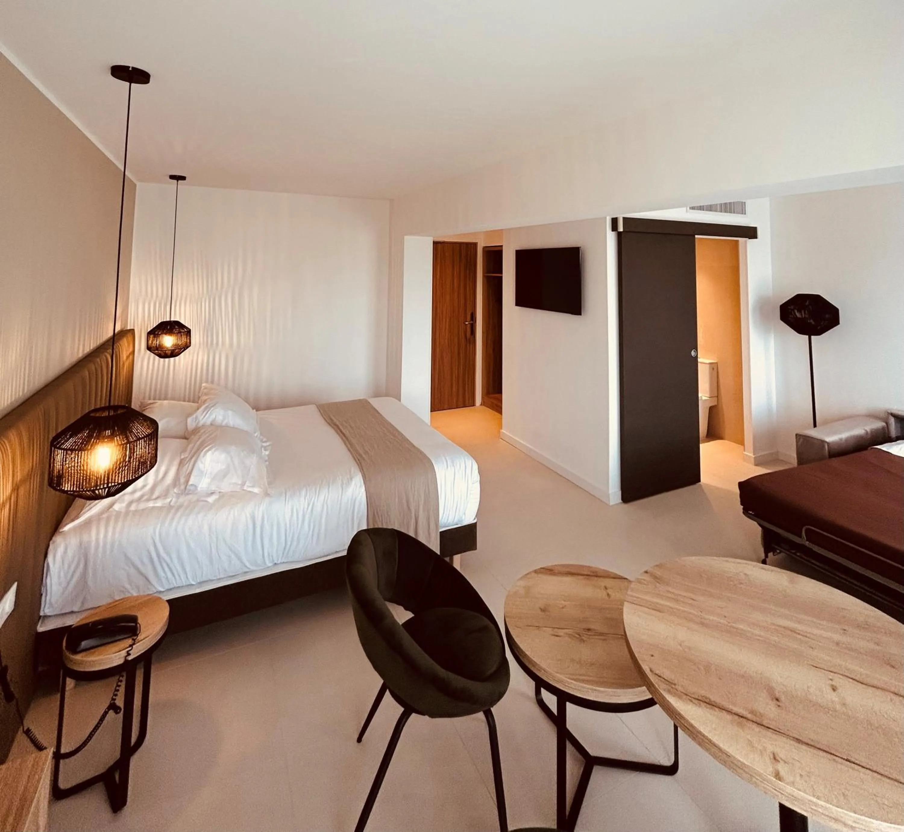 Decorative detail, Bed in Hôtel Spa Restaurant La Madrague