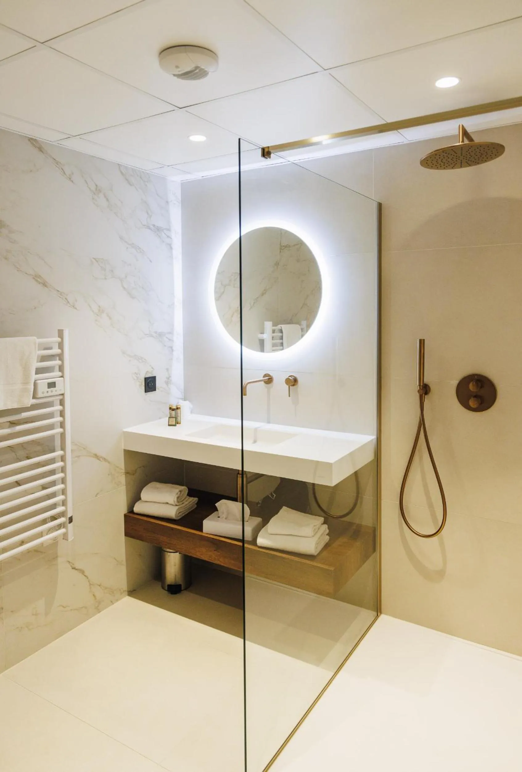 Bathroom in Hôtel Spa Restaurant La Madrague