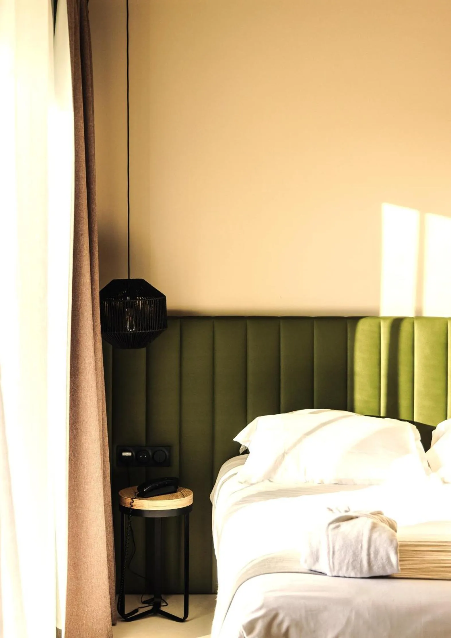 Bed in Hôtel Spa Restaurant La Madrague