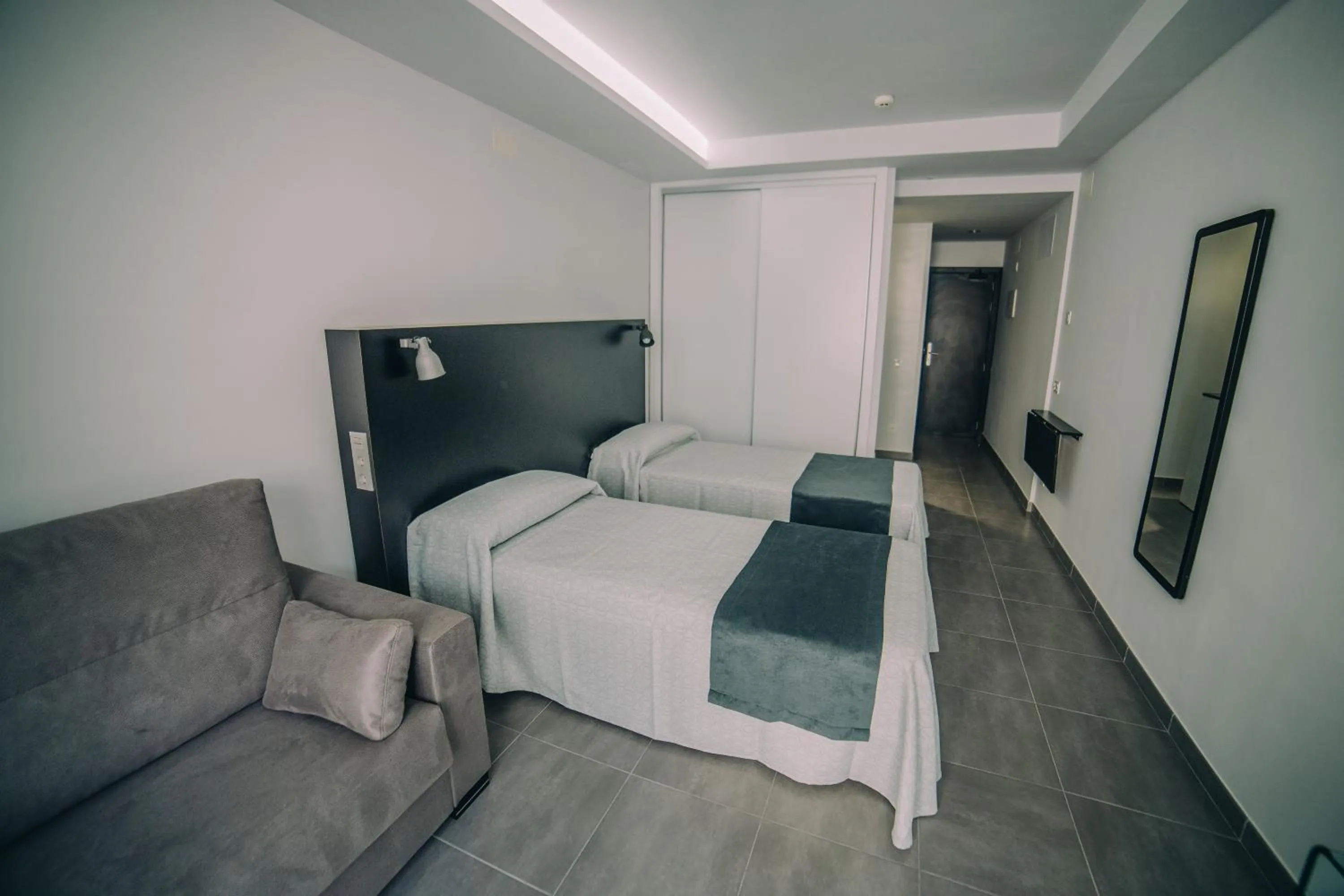 Photo of the whole room, Bed in Mannix Urban Apartments