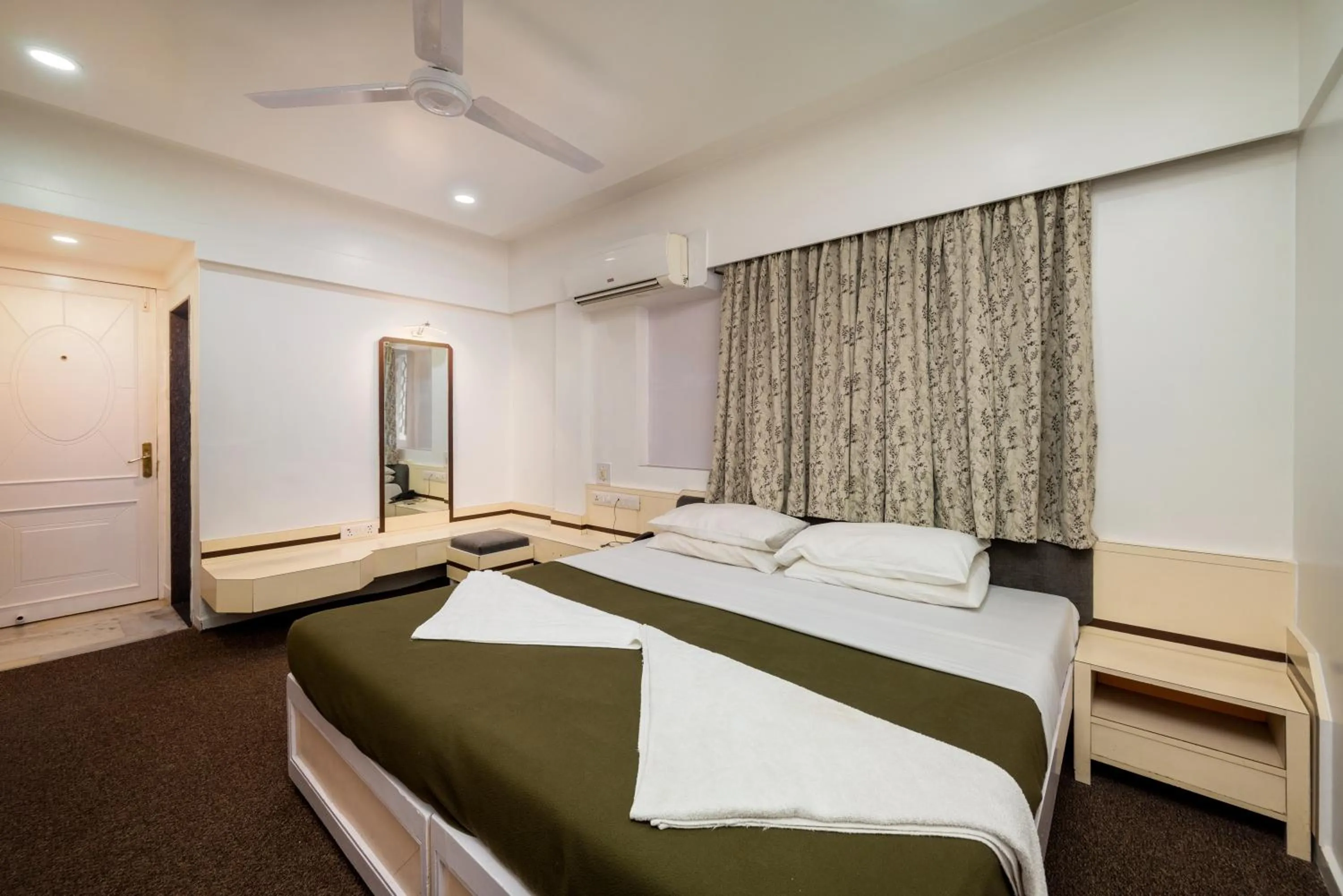 Bed in Hotel Balwas International