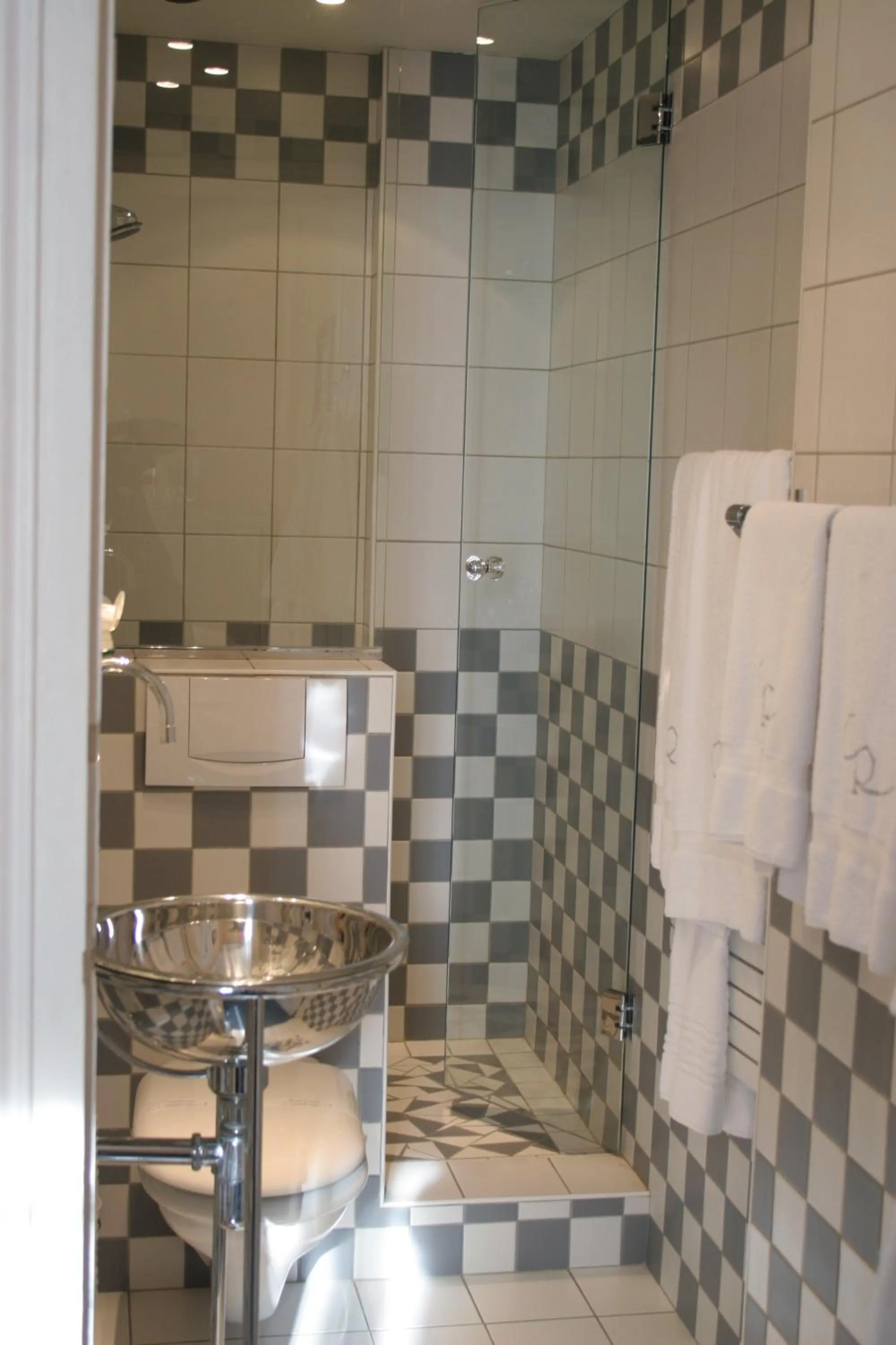 Bathroom in Chapeau Rouge par William Frachot - Hôtel Espace Bien-être & Restaurant étoilé