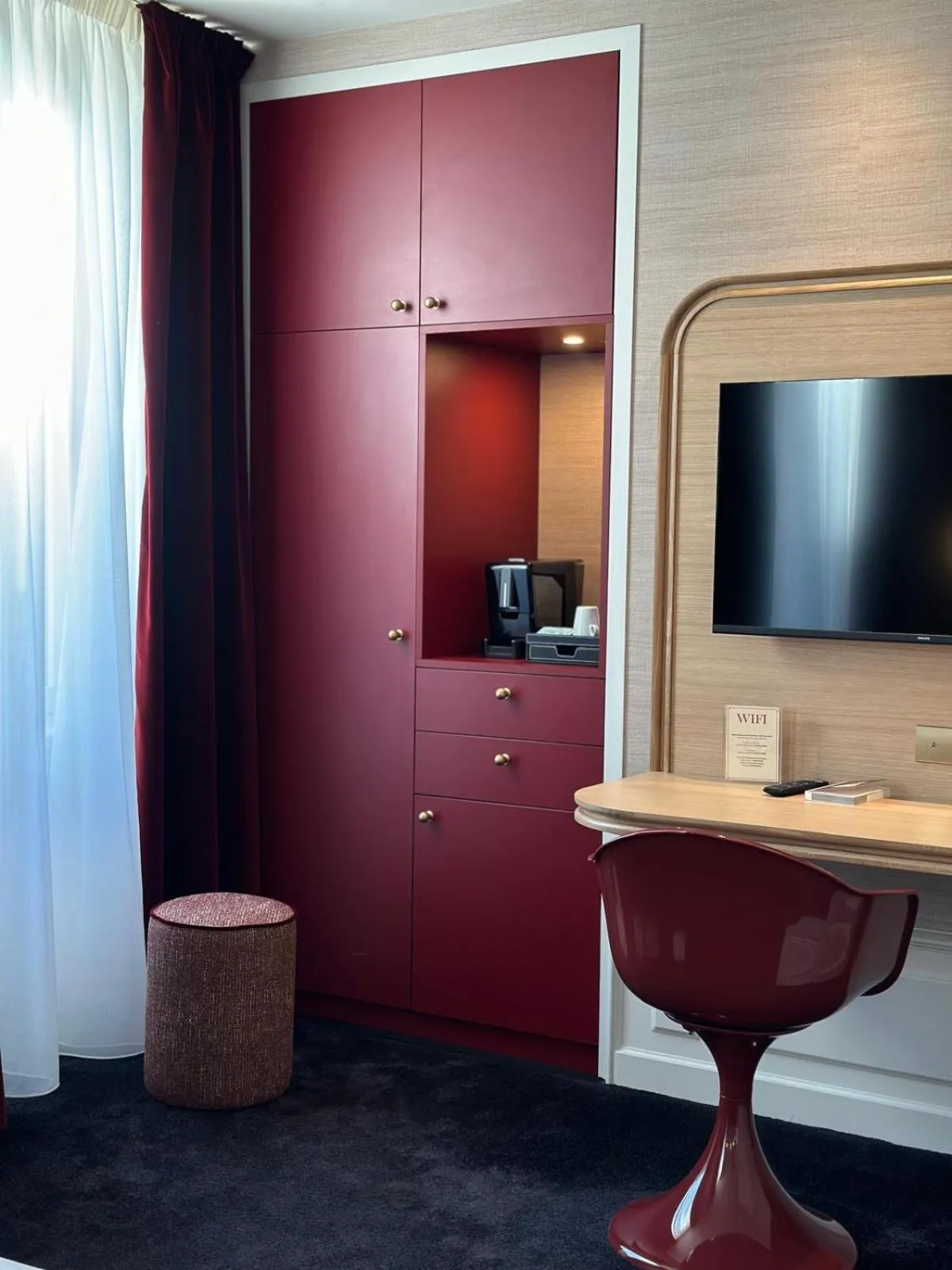 TV and multimedia in Chapeau Rouge par William Frachot - Hôtel Espace Bien-être & Restaurant étoilé