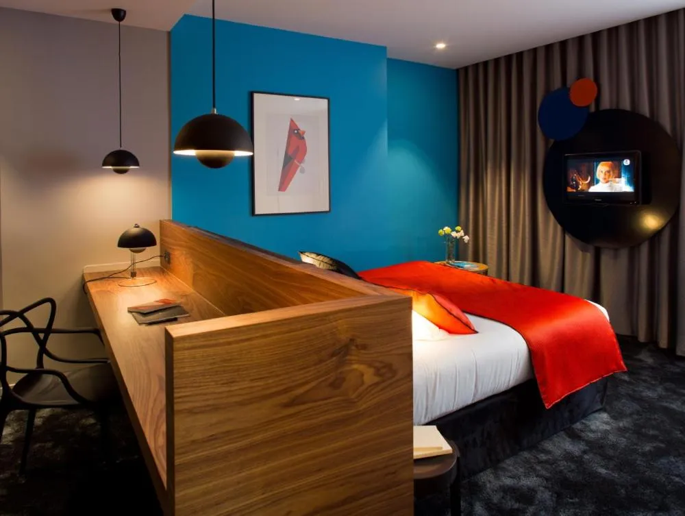 Photo of the whole room, Bed in Chapeau Rouge par William Frachot - Hôtel Espace Bien-être & Restaurant étoilé