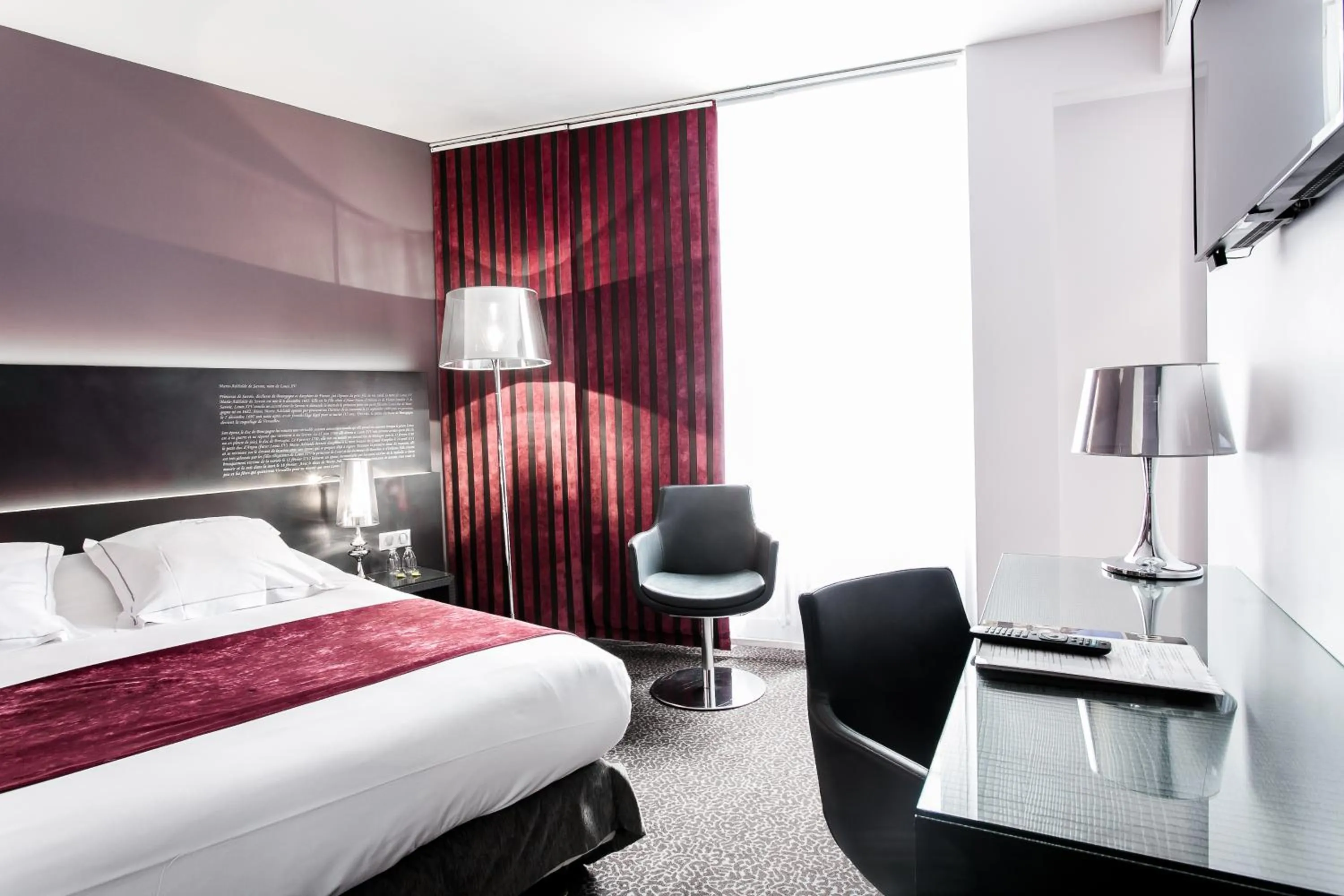 Photo of the whole room, Bed in Chapeau Rouge par William Frachot - Hôtel Espace Bien-être & Restaurant étoilé