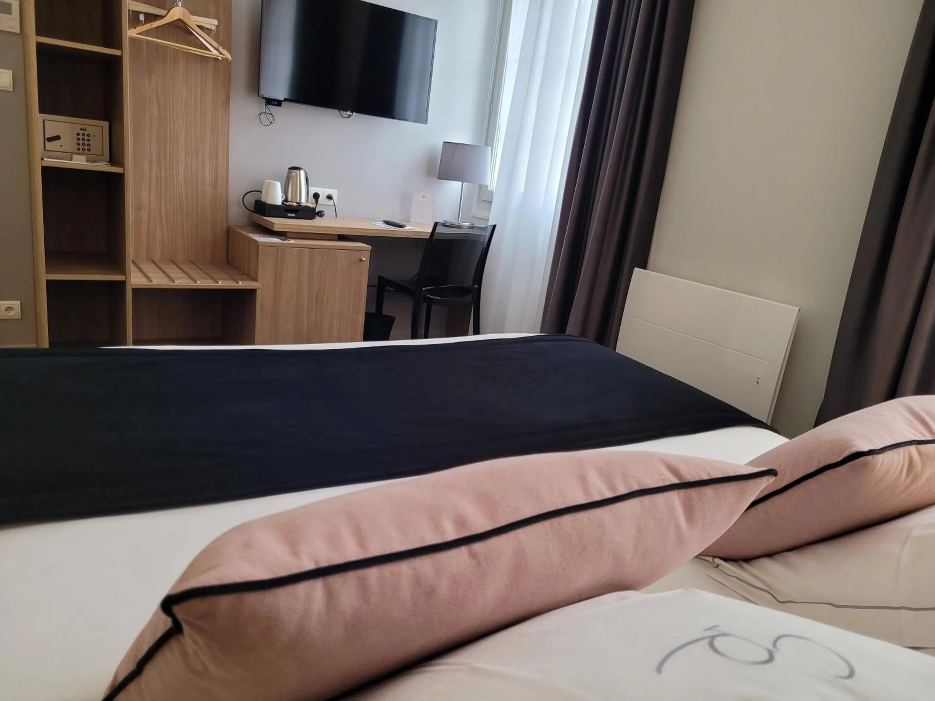 Initial Room in Hostellerie Du Chapeau Rouge