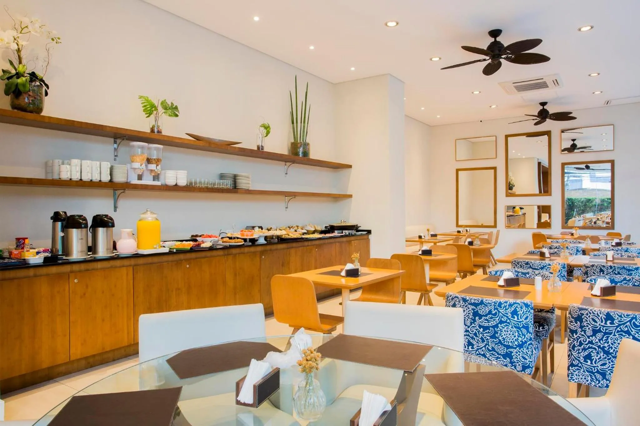 Restaurant/places to eat in Residencial Estanconfor Santos