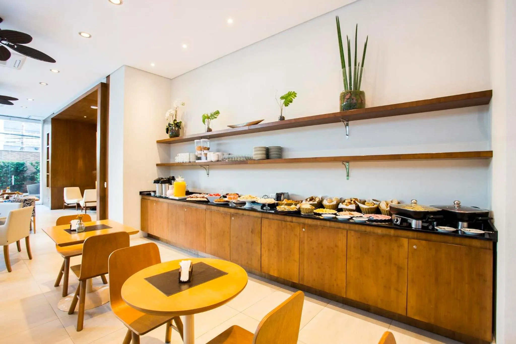 Restaurant/places to eat in Residencial Estanconfor Santos
