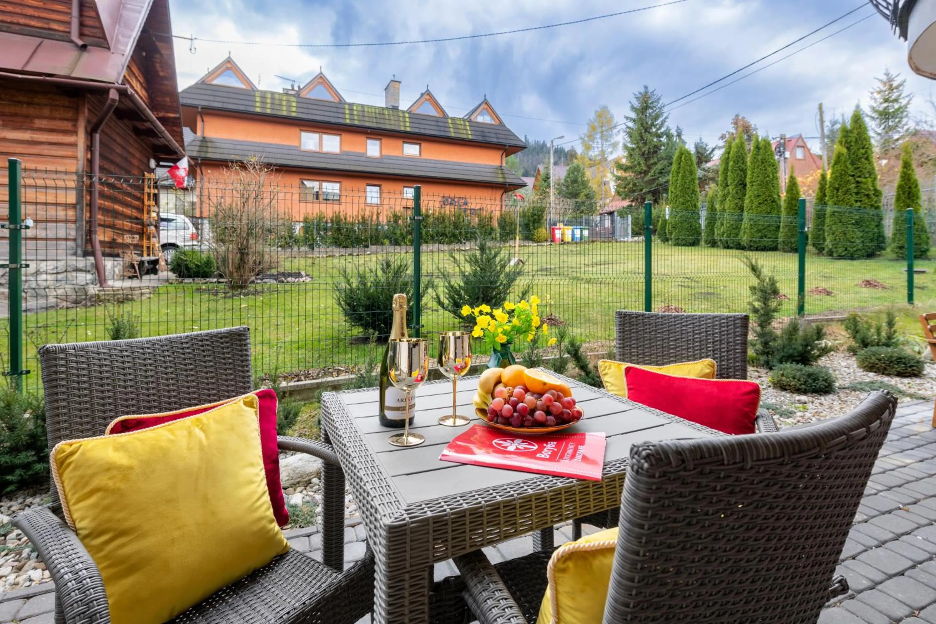 Garden in Bory6a Apartamenty & Free Parking