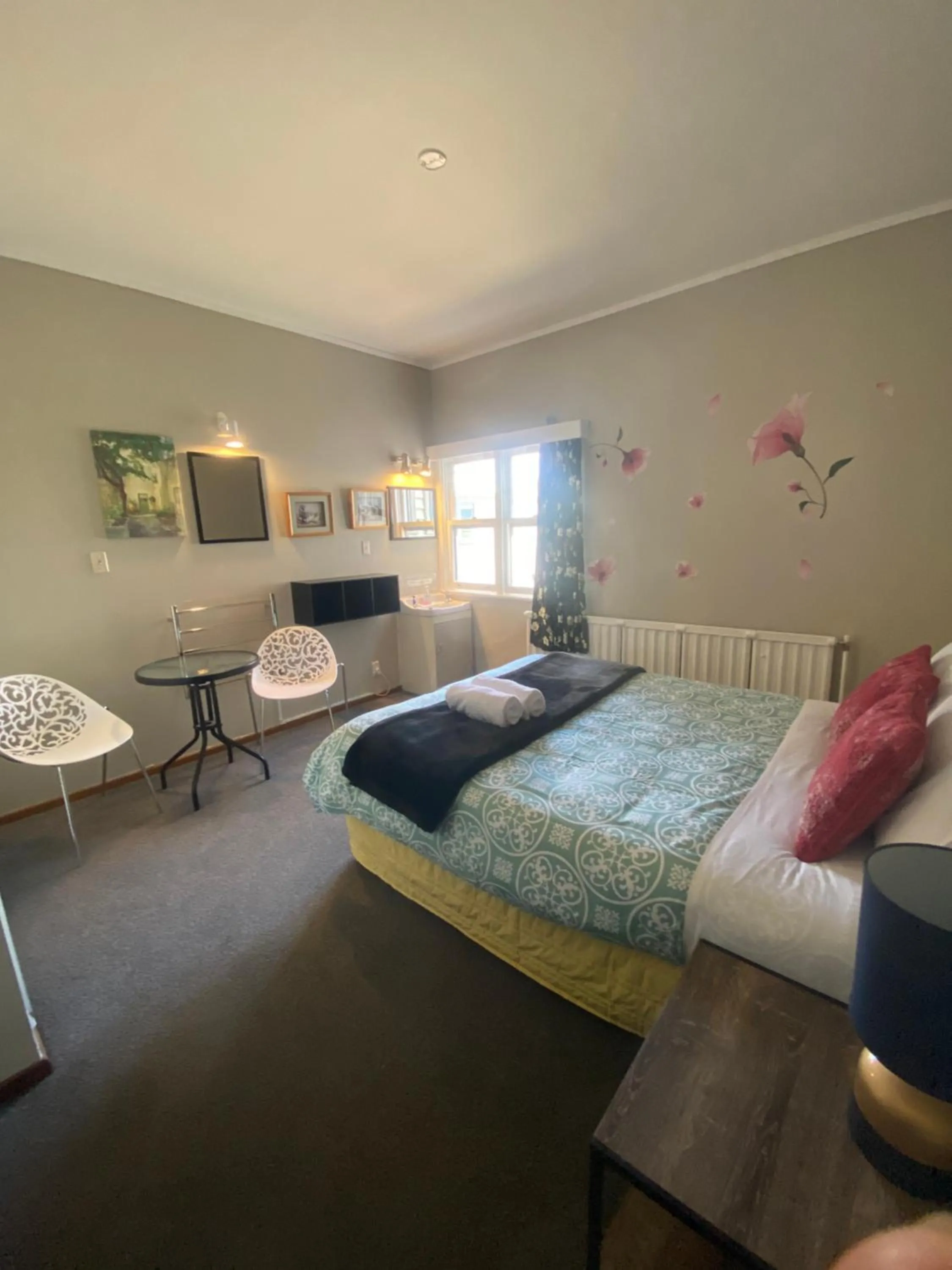 Bed in National Park Alpine Lodge