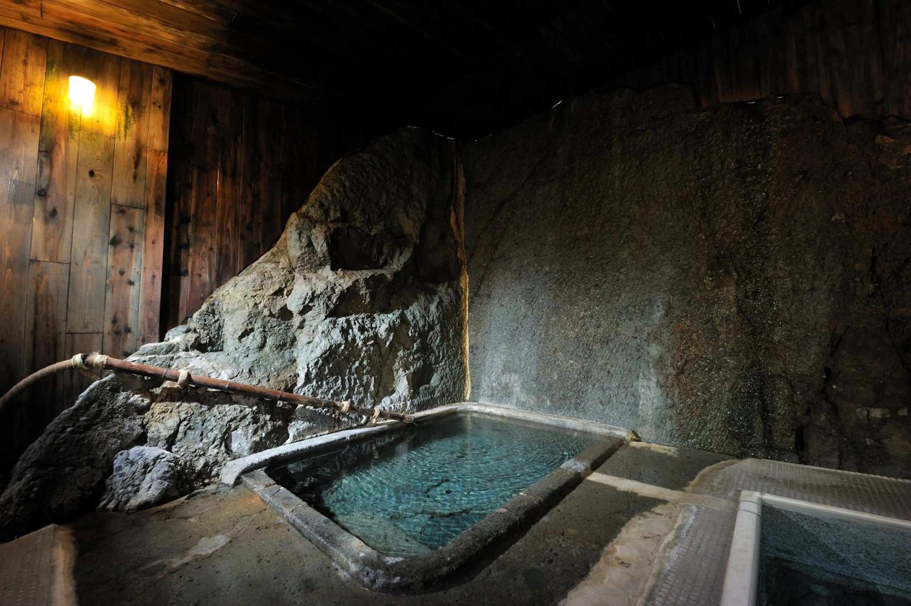Hot Spring Bath in Kutsurogijyuku Shintaki