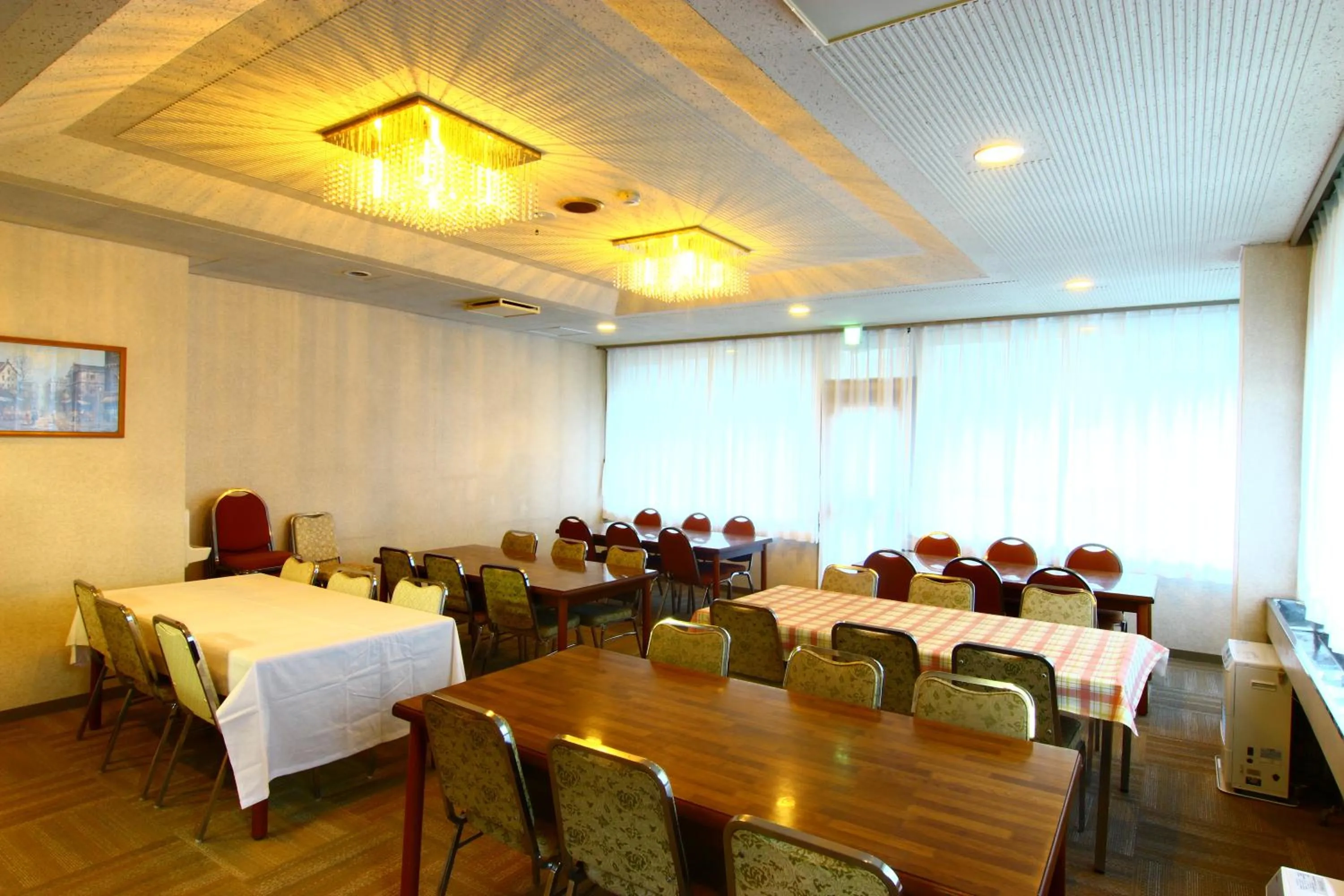 Restaurant/places to eat in Hotel Utopia