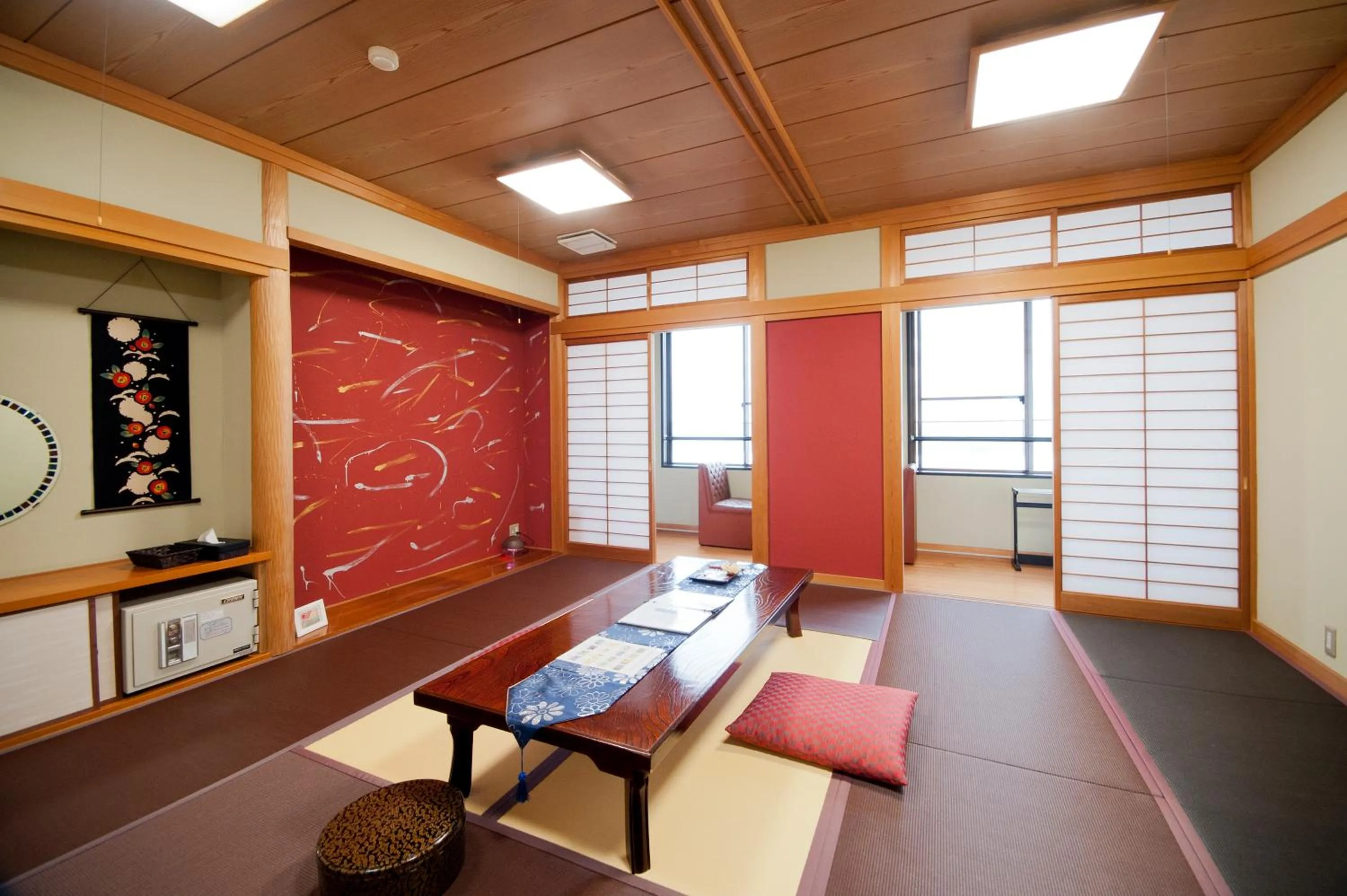 Photo of the whole room in Uminone