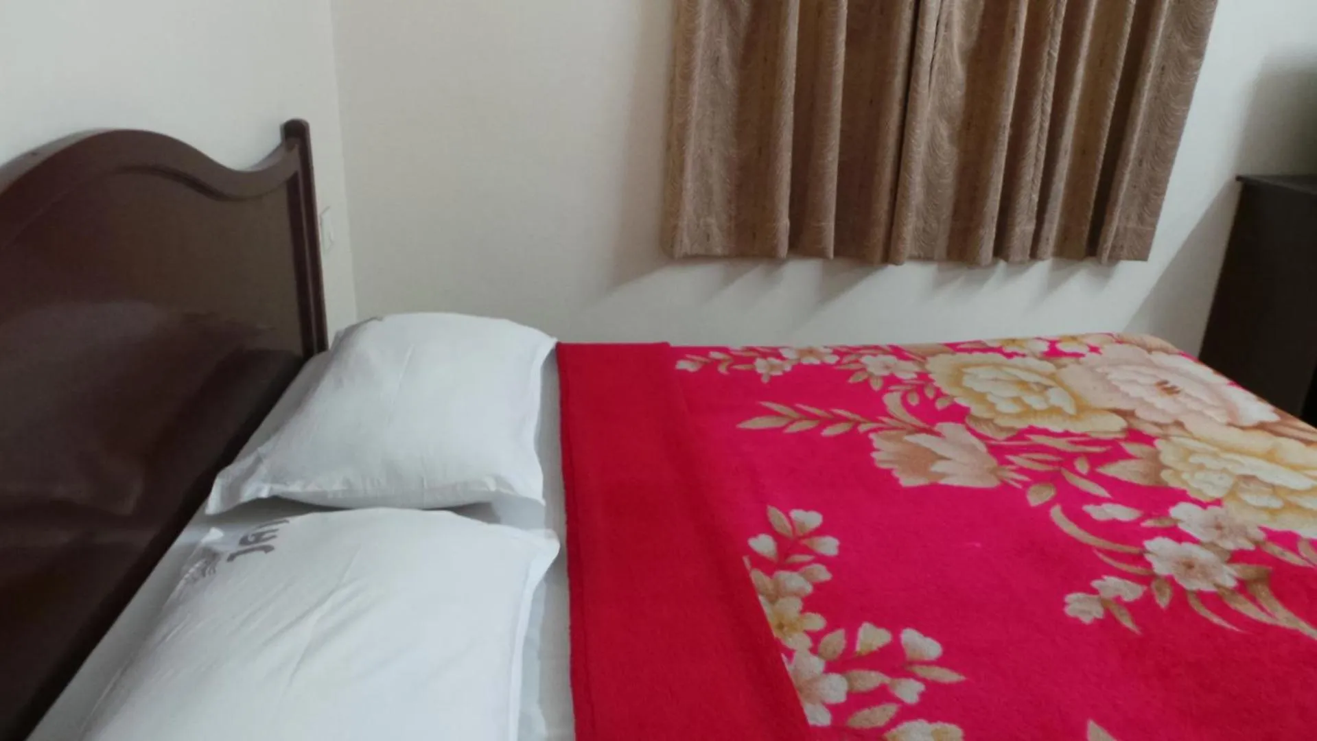 Bedroom, Bed in Jays Inn