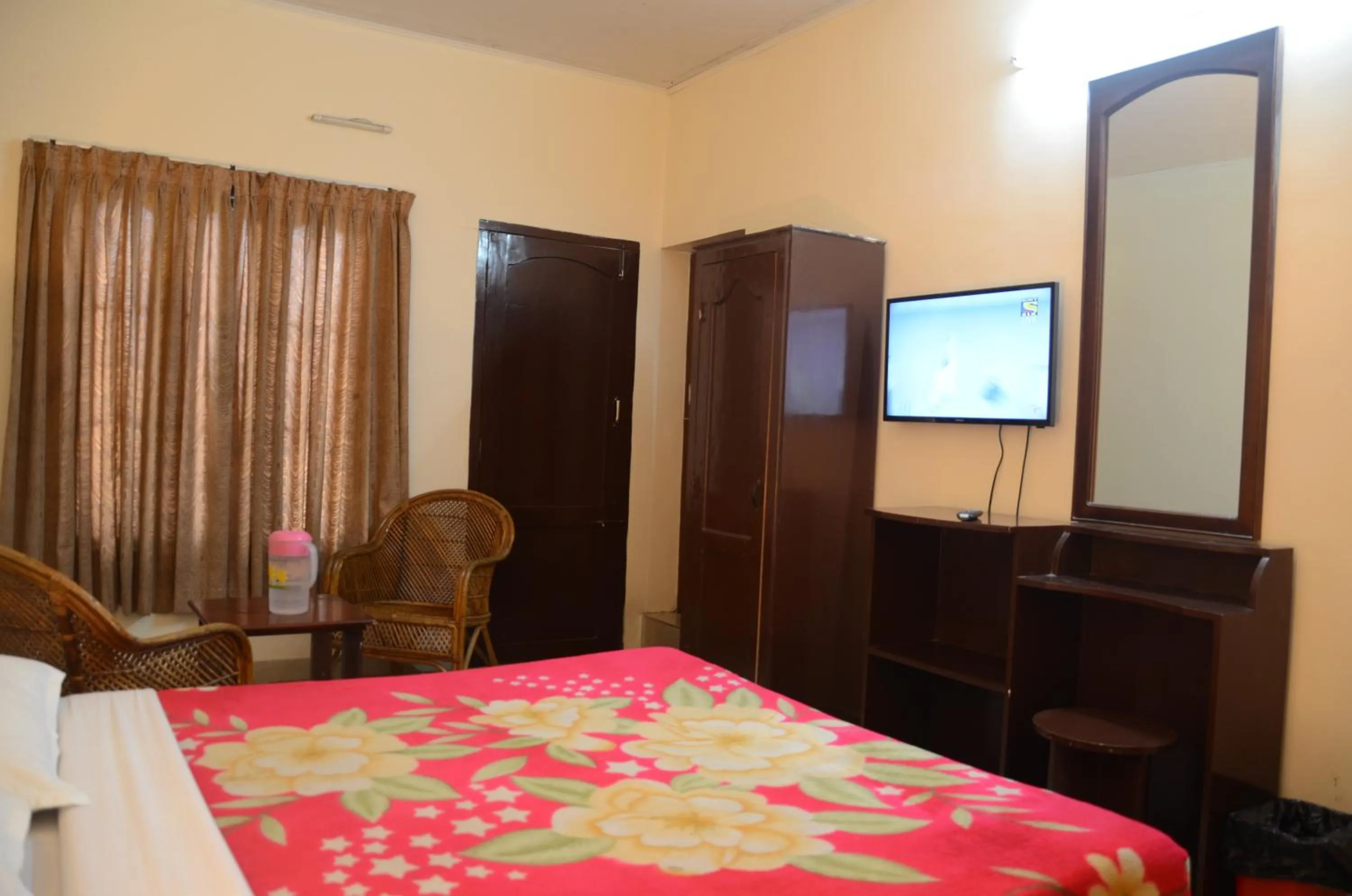 Bedroom, Bed in Jays Inn