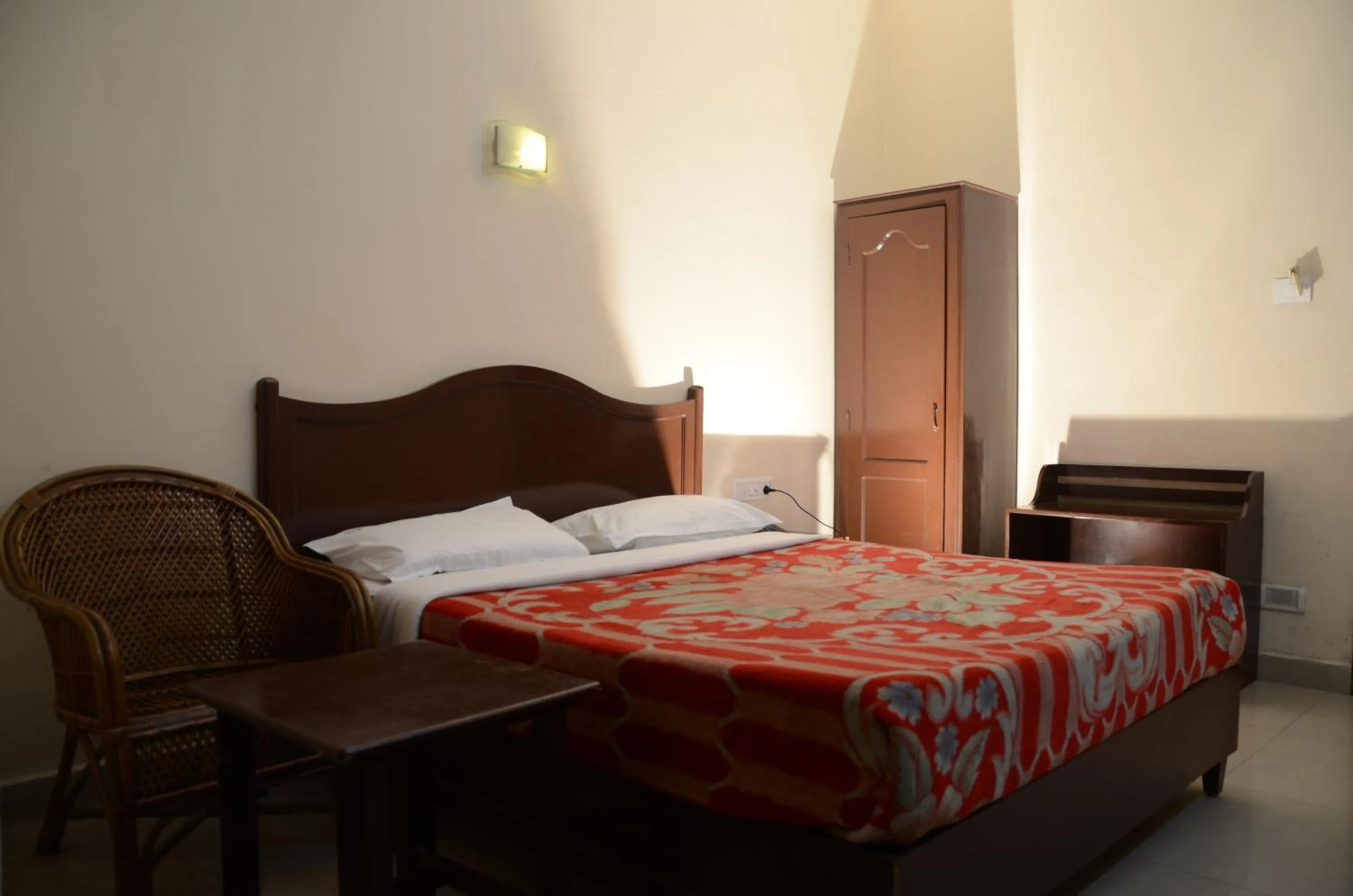 Bedroom, Bed in Jays Inn