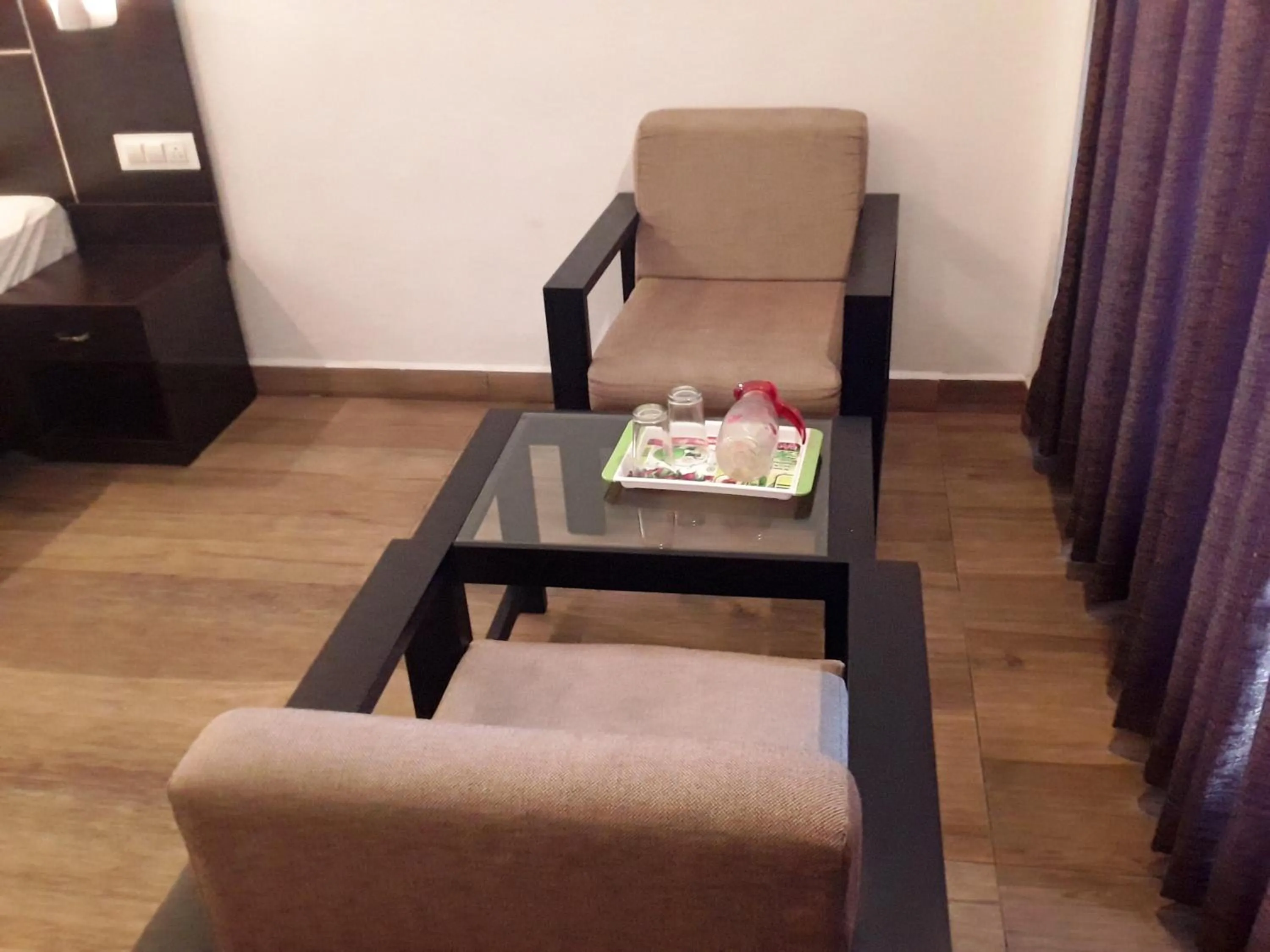 Seating area in Jays Inn