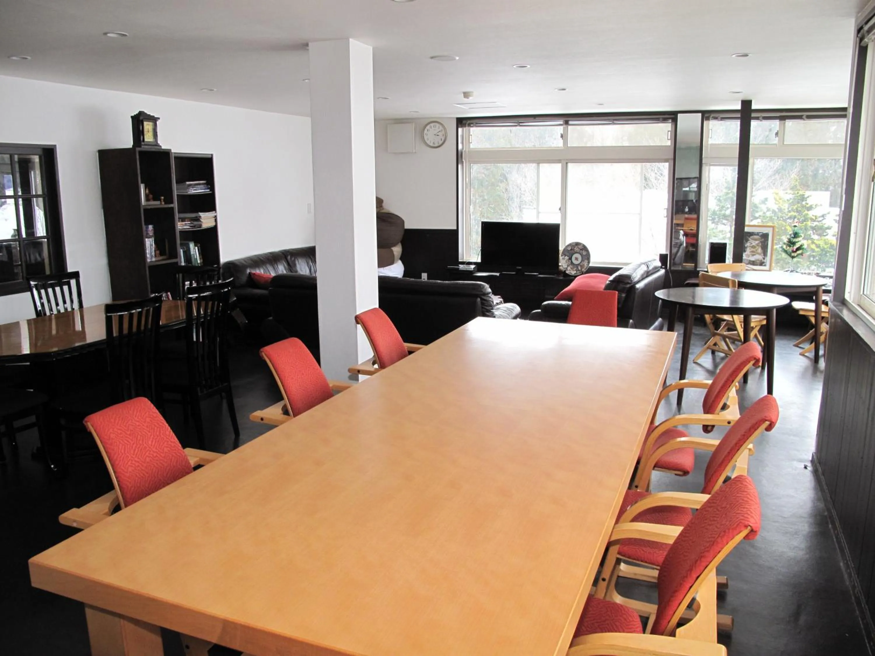 Communal lounge/ TV room in Asuka Lodge