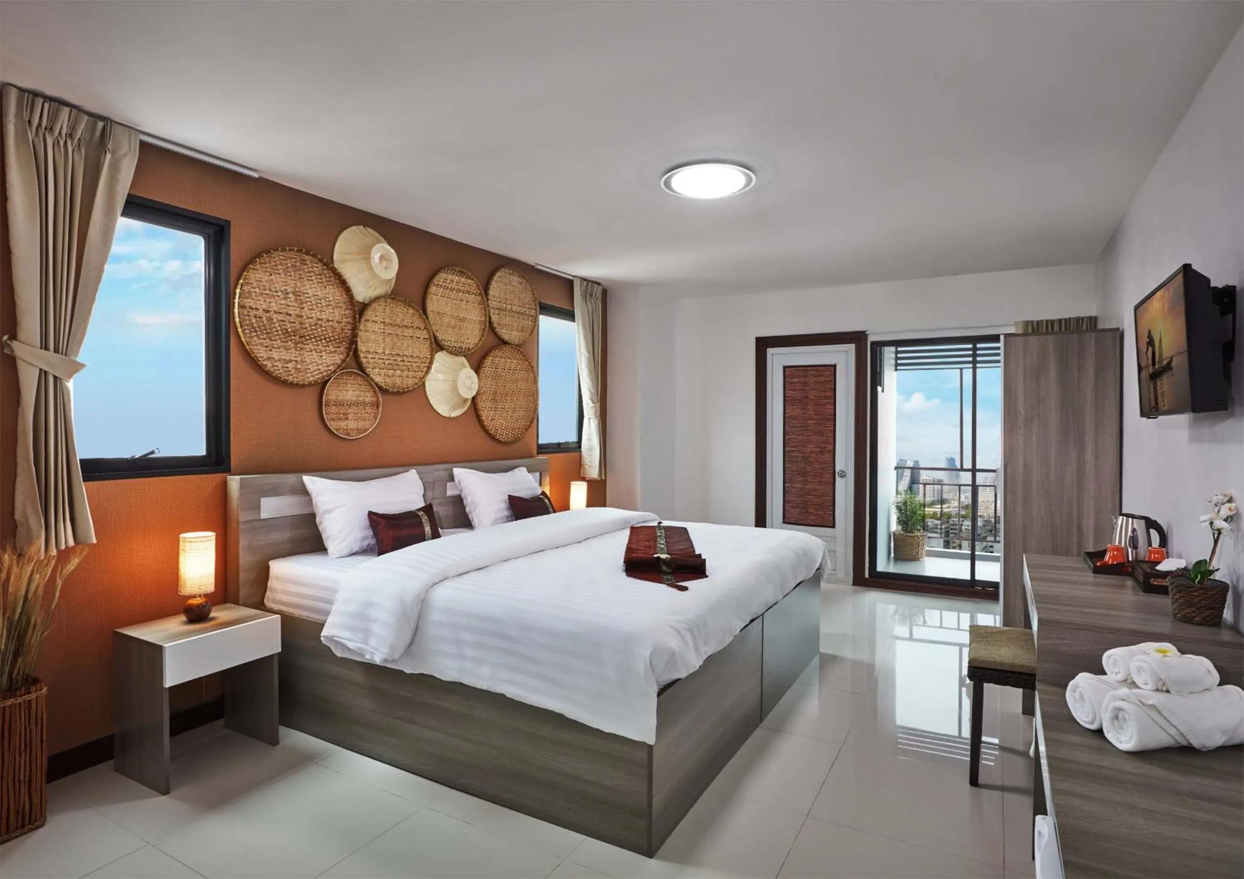 Photo of the whole room, Bed in Baan Thai Boutique