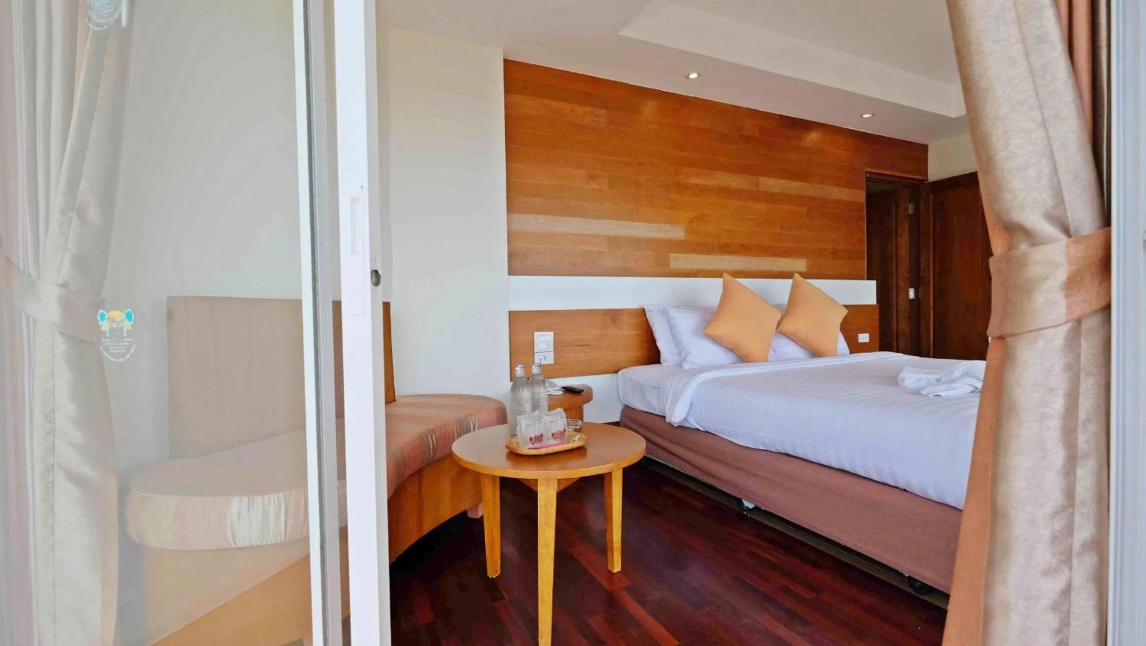 Bedroom, Bed in Welcome Jomtien Beach Hotel