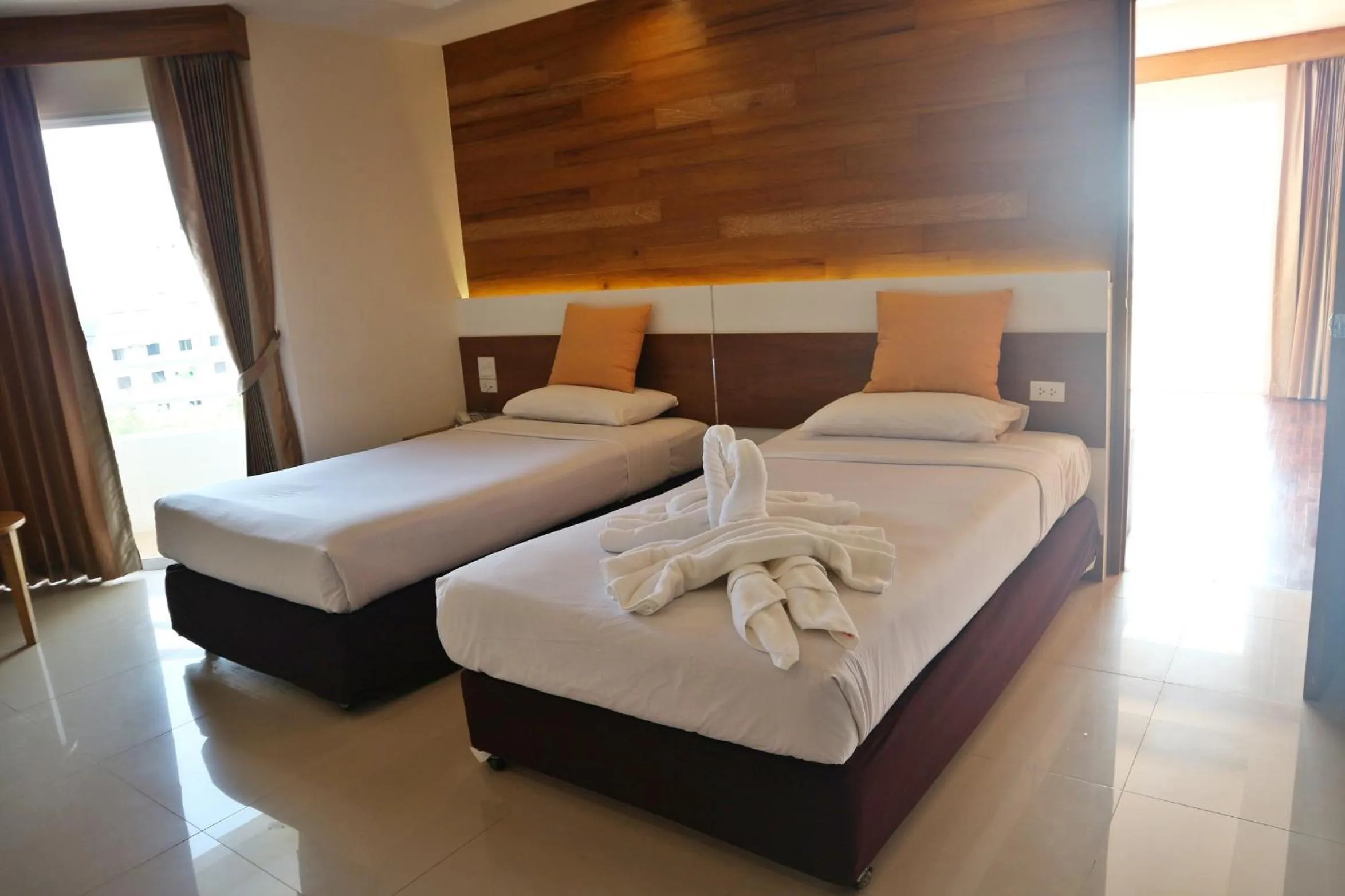 Bedroom, Bed in Welcome Jomtien Beach Hotel