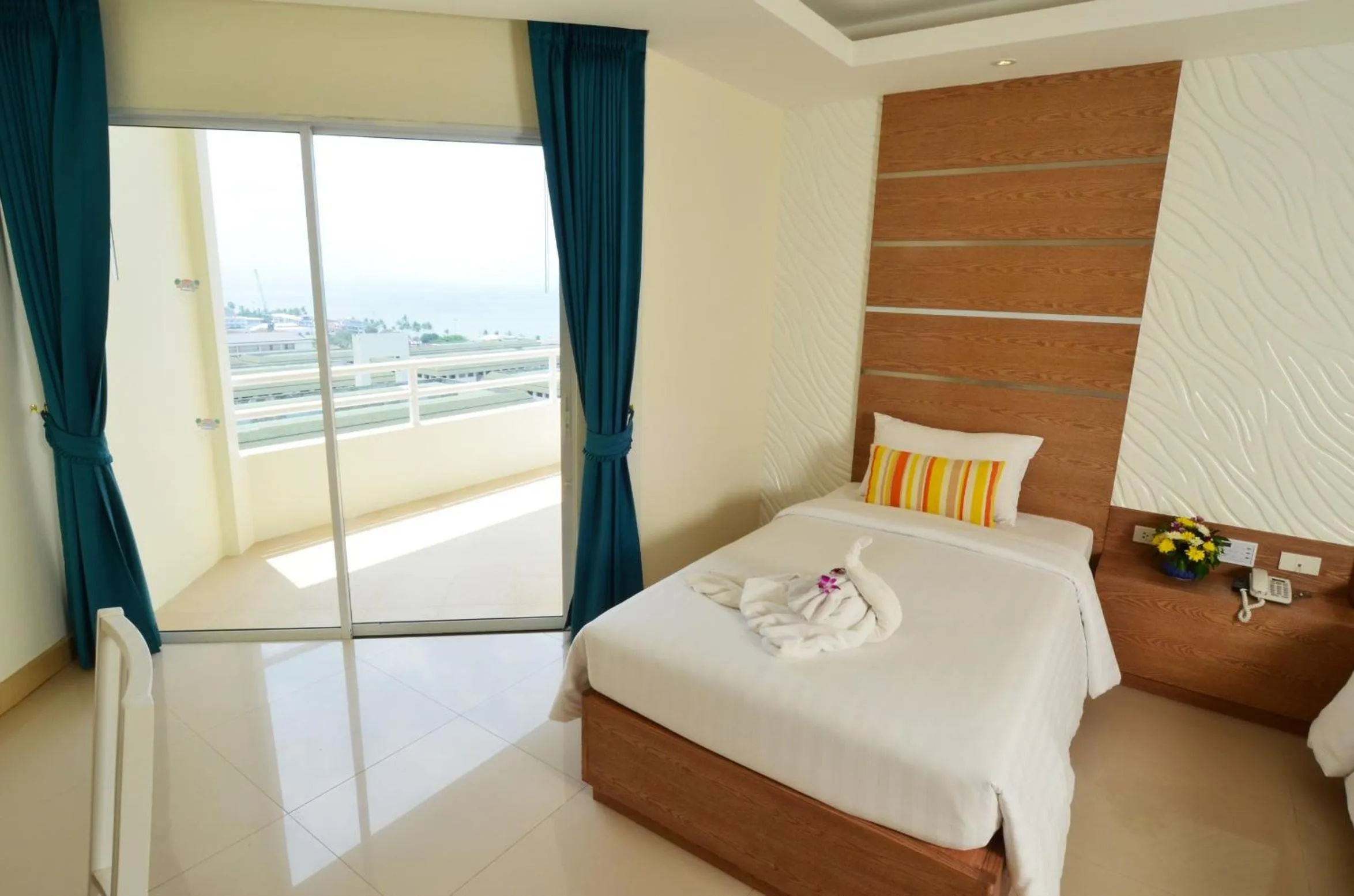 Bedroom, Bed in Welcome Jomtien Beach Hotel