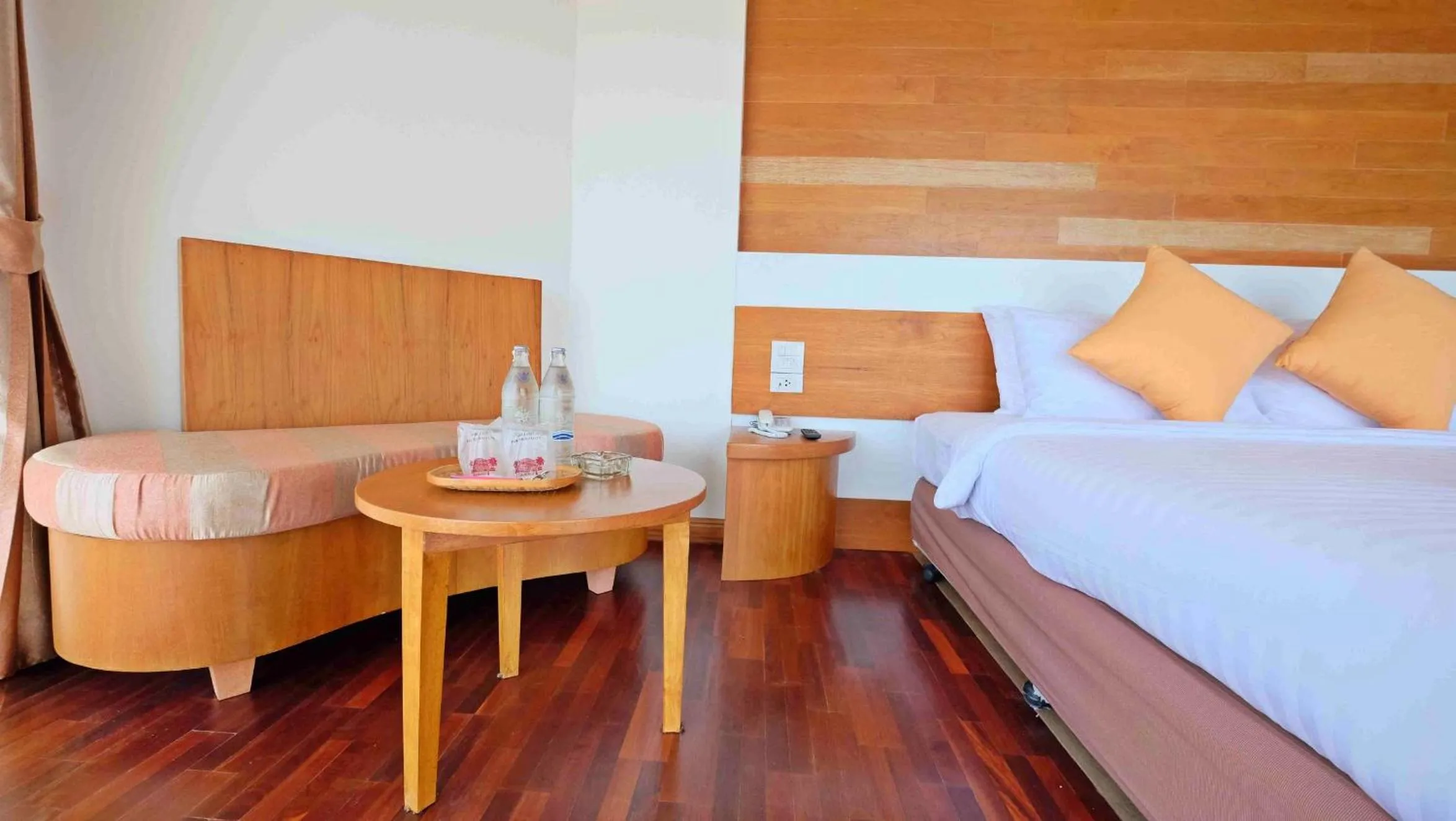 Bedroom, Bed in Welcome Jomtien Beach Hotel