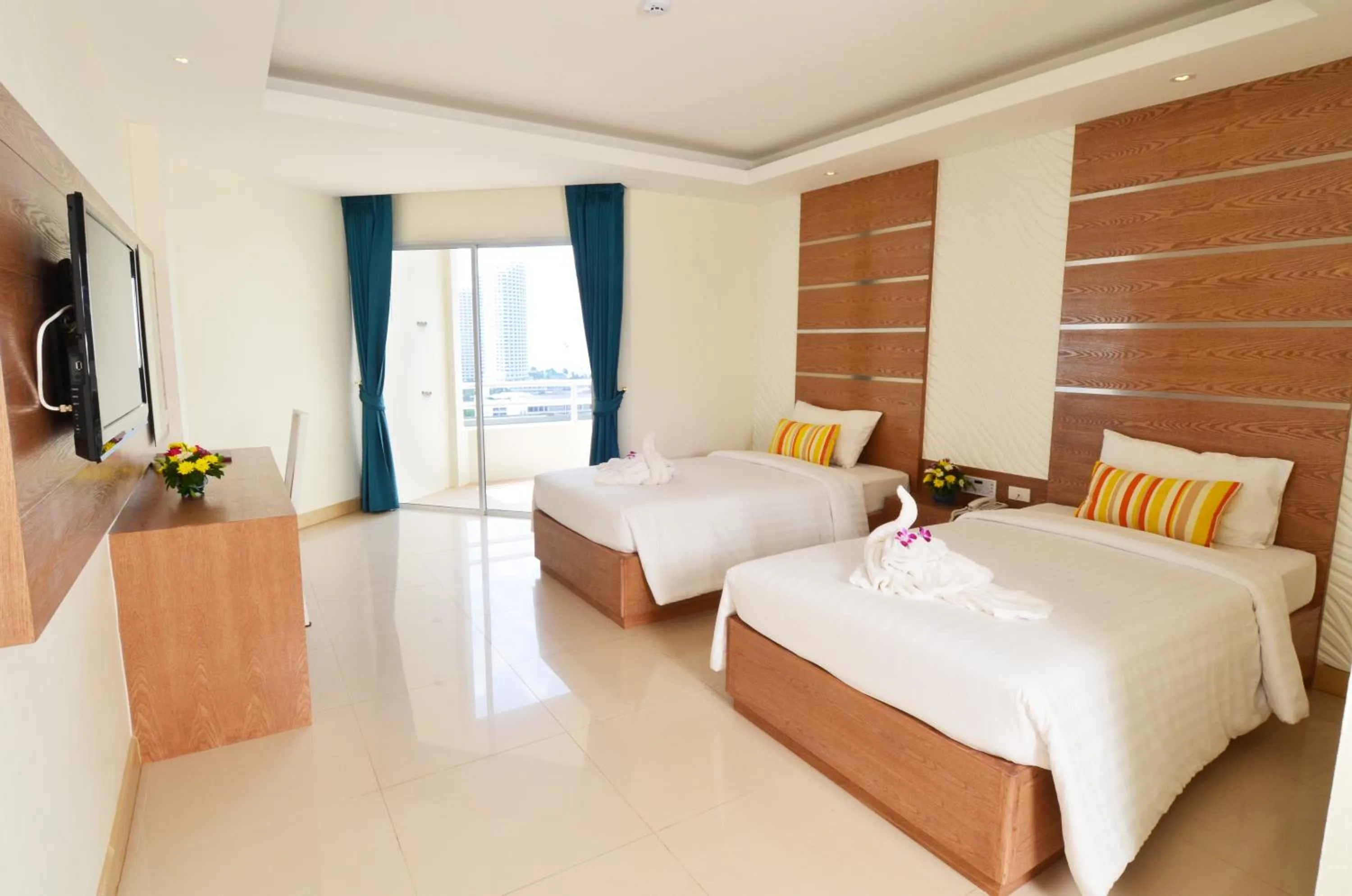 Bedroom, Bed in Welcome Jomtien Beach Hotel