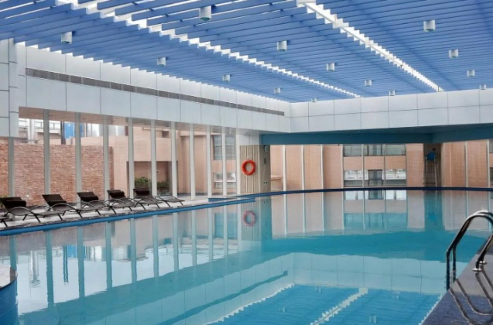 Swimming pool in Huangyan Yaoda Hotel