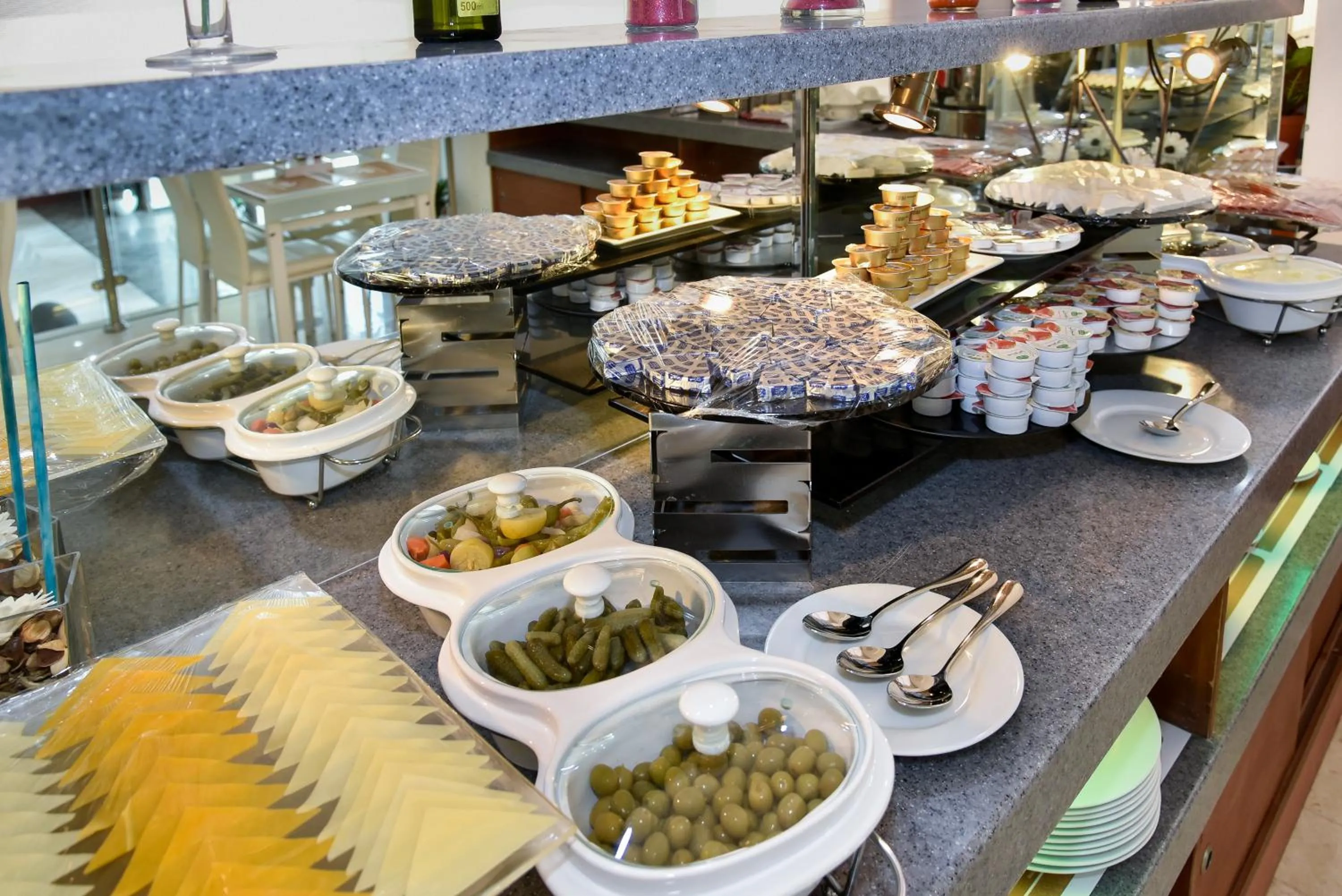 Restaurant/places to eat in Golden Dune Hotel AlFayhaa