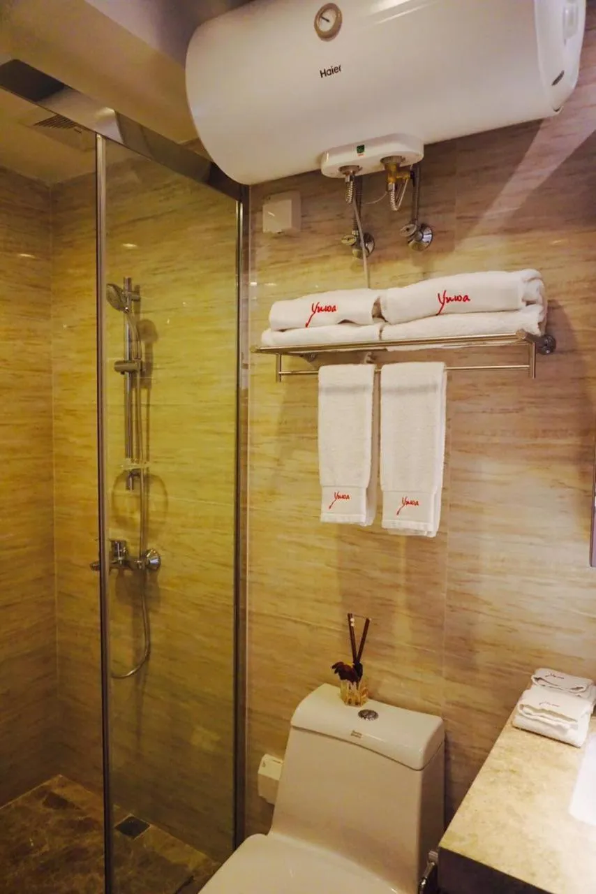 Shower in Yuwa Serviced Residence