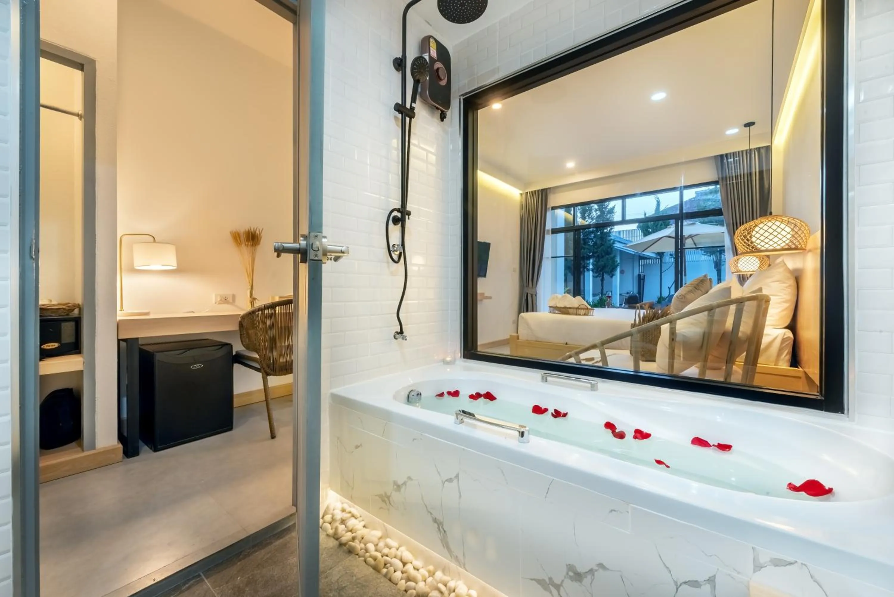 Bathroom, Bed in Ai Pai Hotel - 50m to Pai Walking Street & Night Market