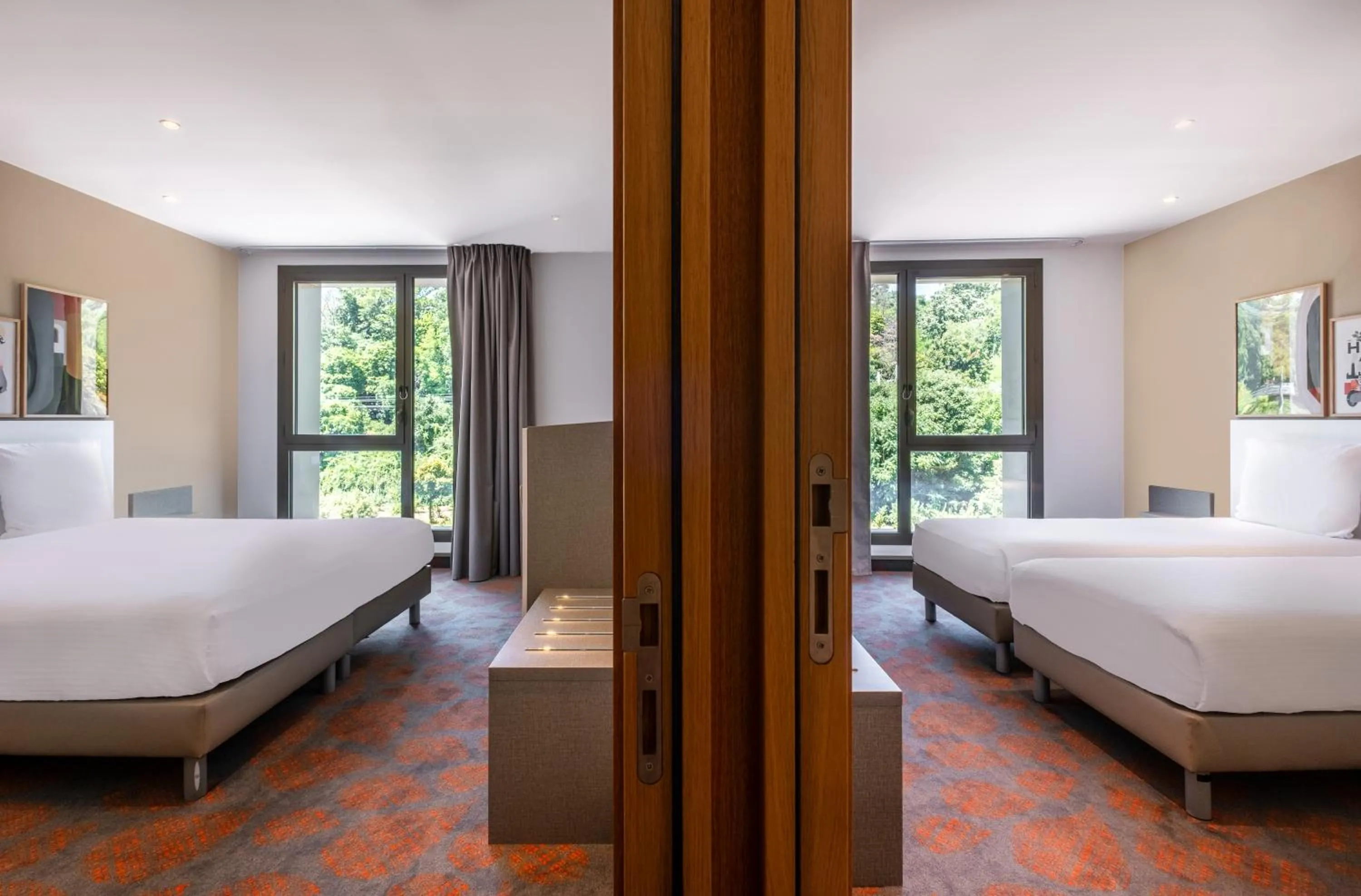 Bed in Spark by Hilton Lyon Park Saone