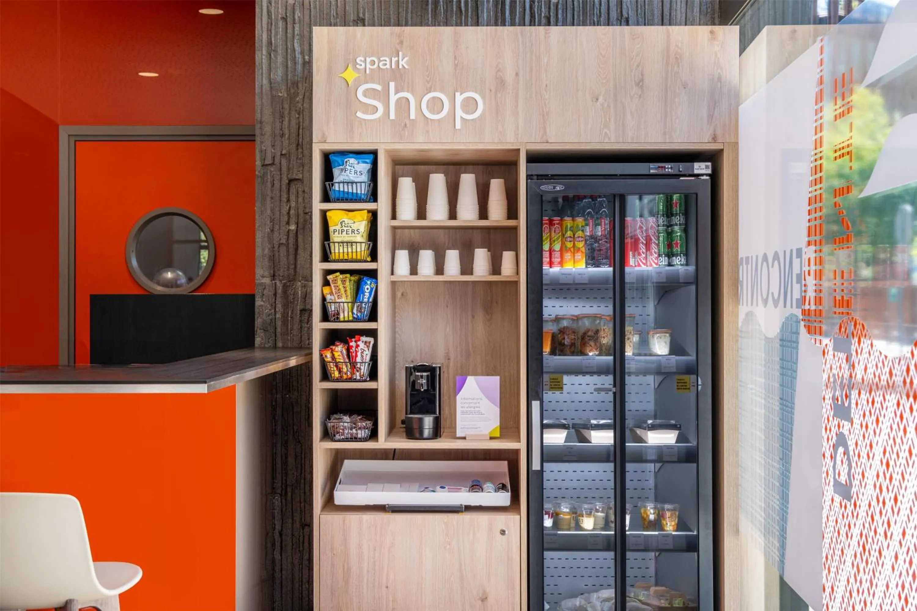 Restaurant/places to eat in Spark by Hilton Lyon Park Saone