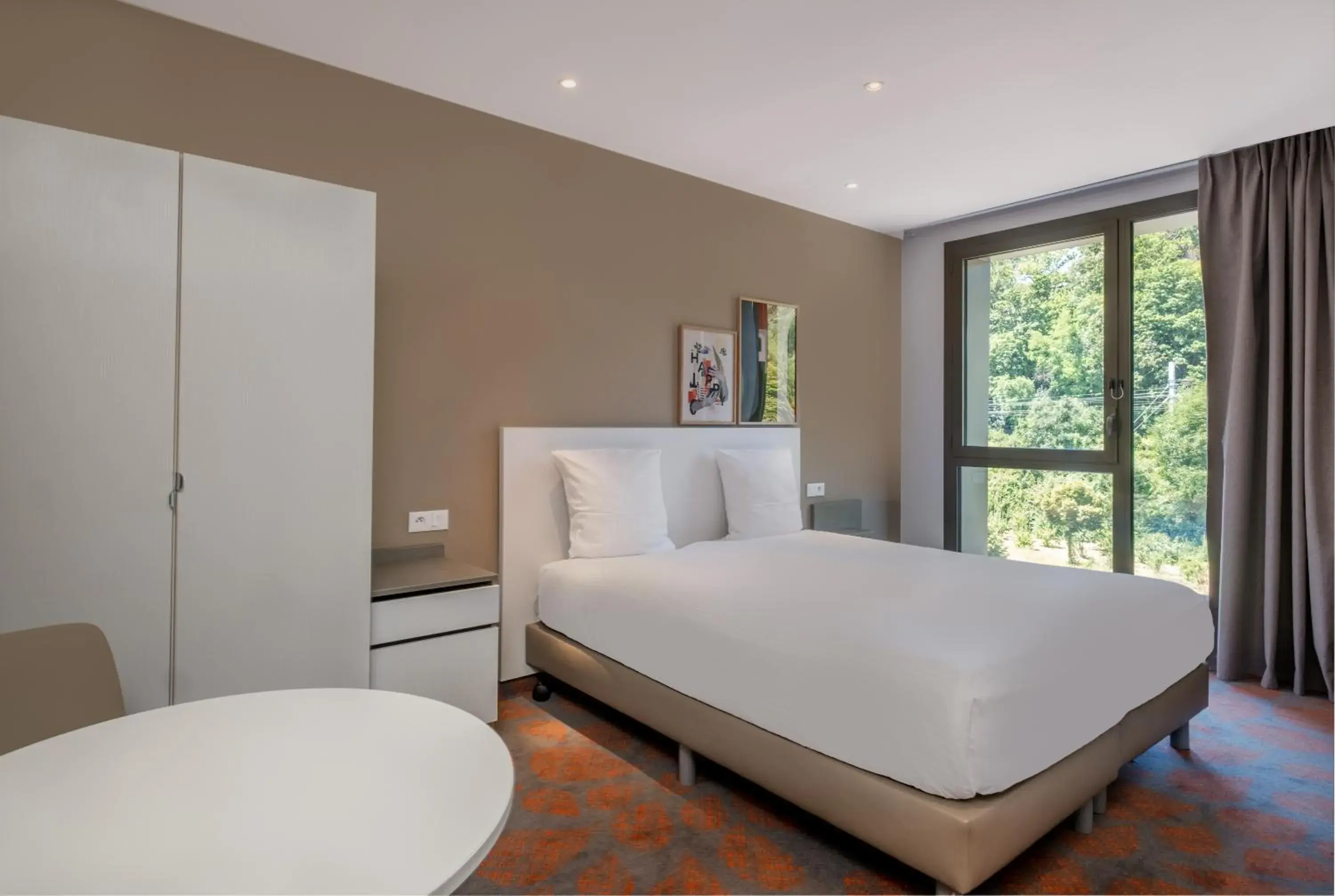King Room in Spark by Hilton Lyon Park Saone King Room in Spark by Hilton Lyon Park Saone
