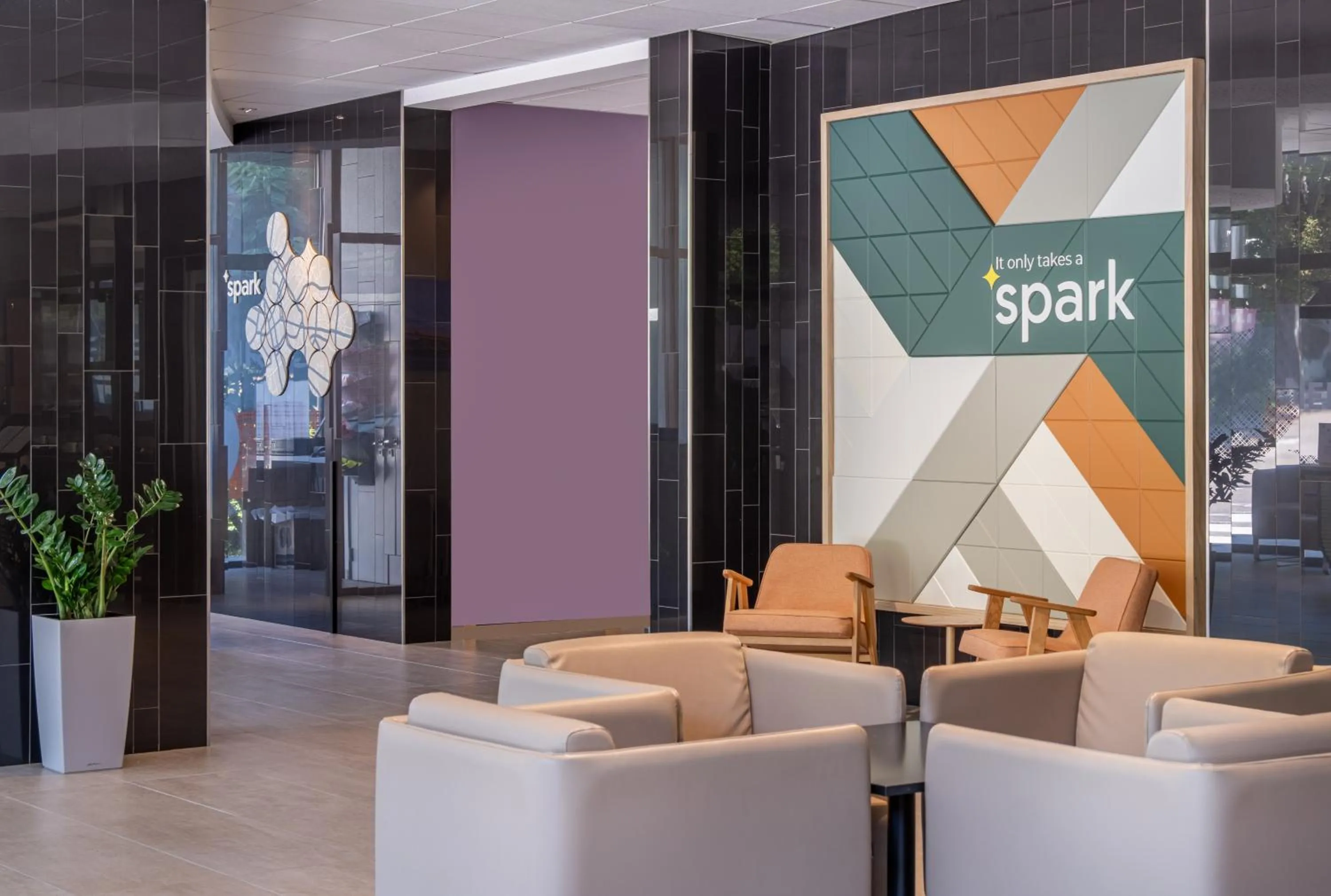 Property building in Spark by Hilton Lyon Park Saone