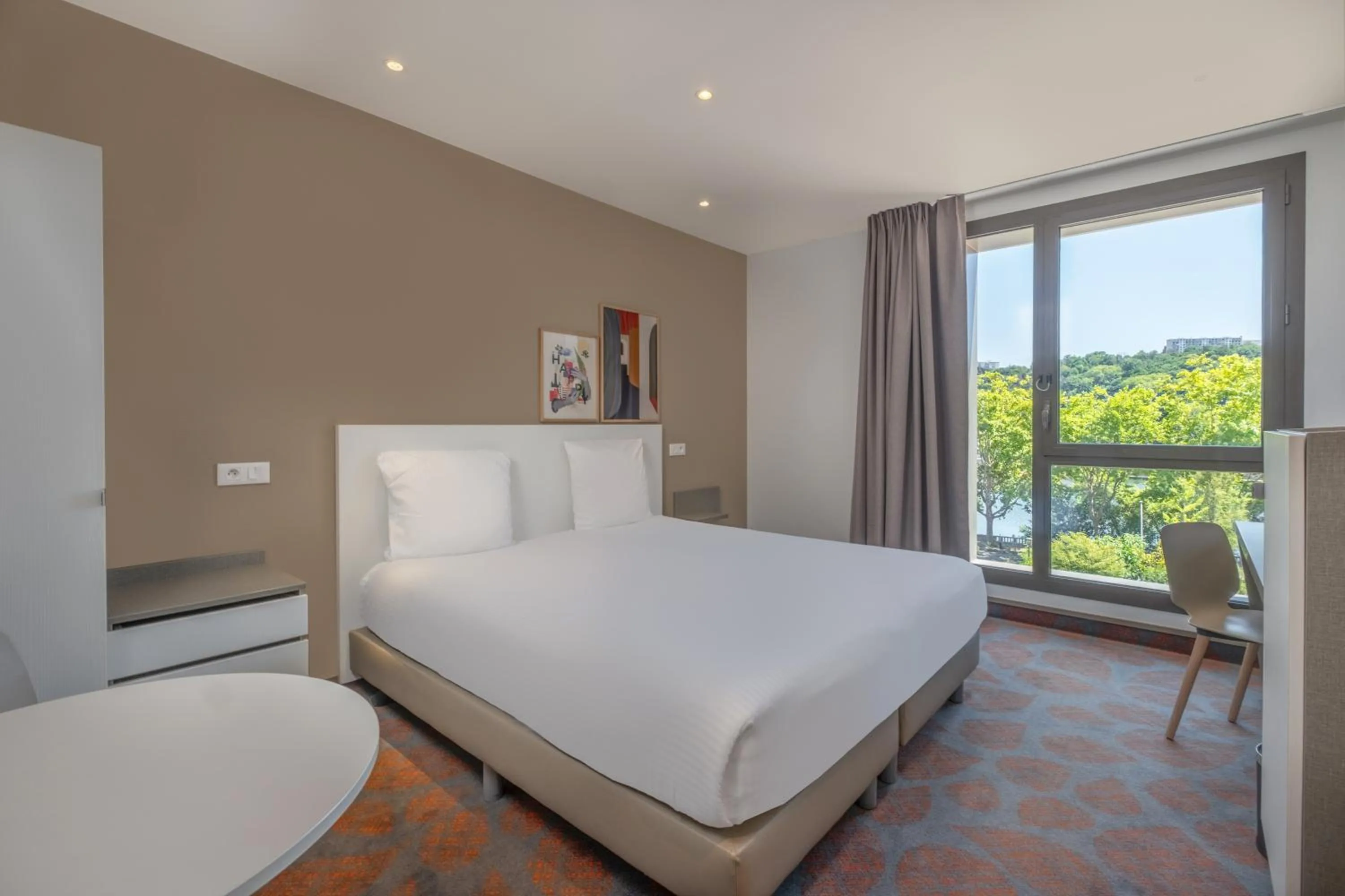 Bed in Spark by Hilton Lyon Park Saone
