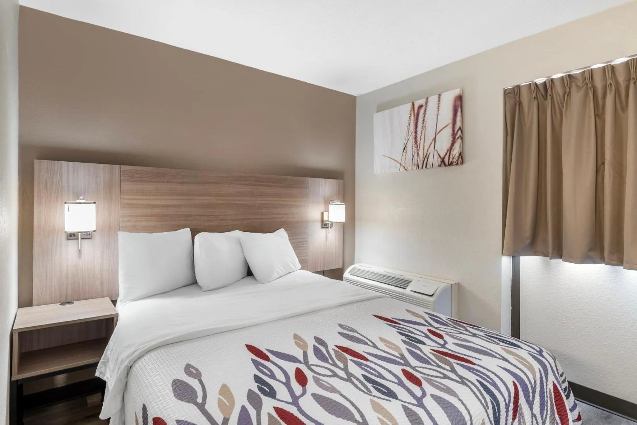 Photo of the whole room, Bed in Red Roof Inn Doswell - Kings Dominion