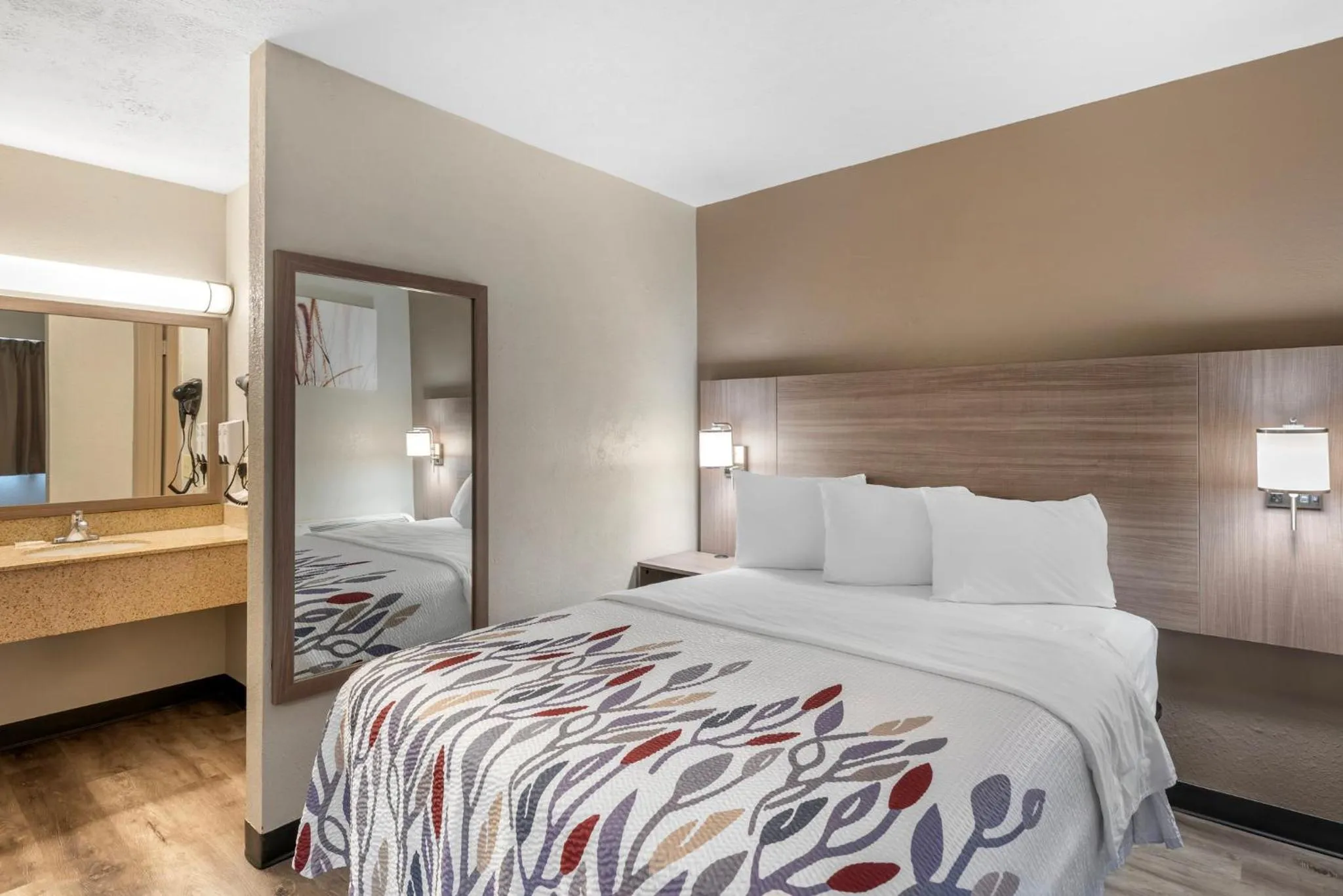 Photo of the whole room, Bed in Red Roof Inn Doswell - Kings Dominion