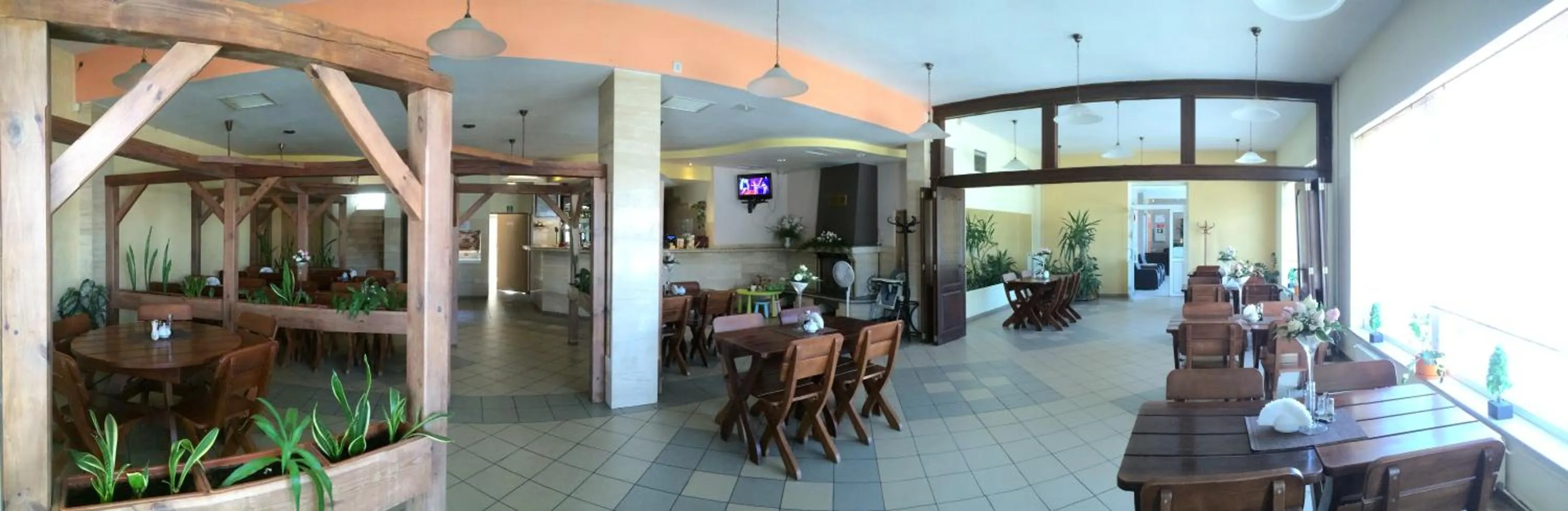 Restaurant/places to eat in Hotel DYMINY