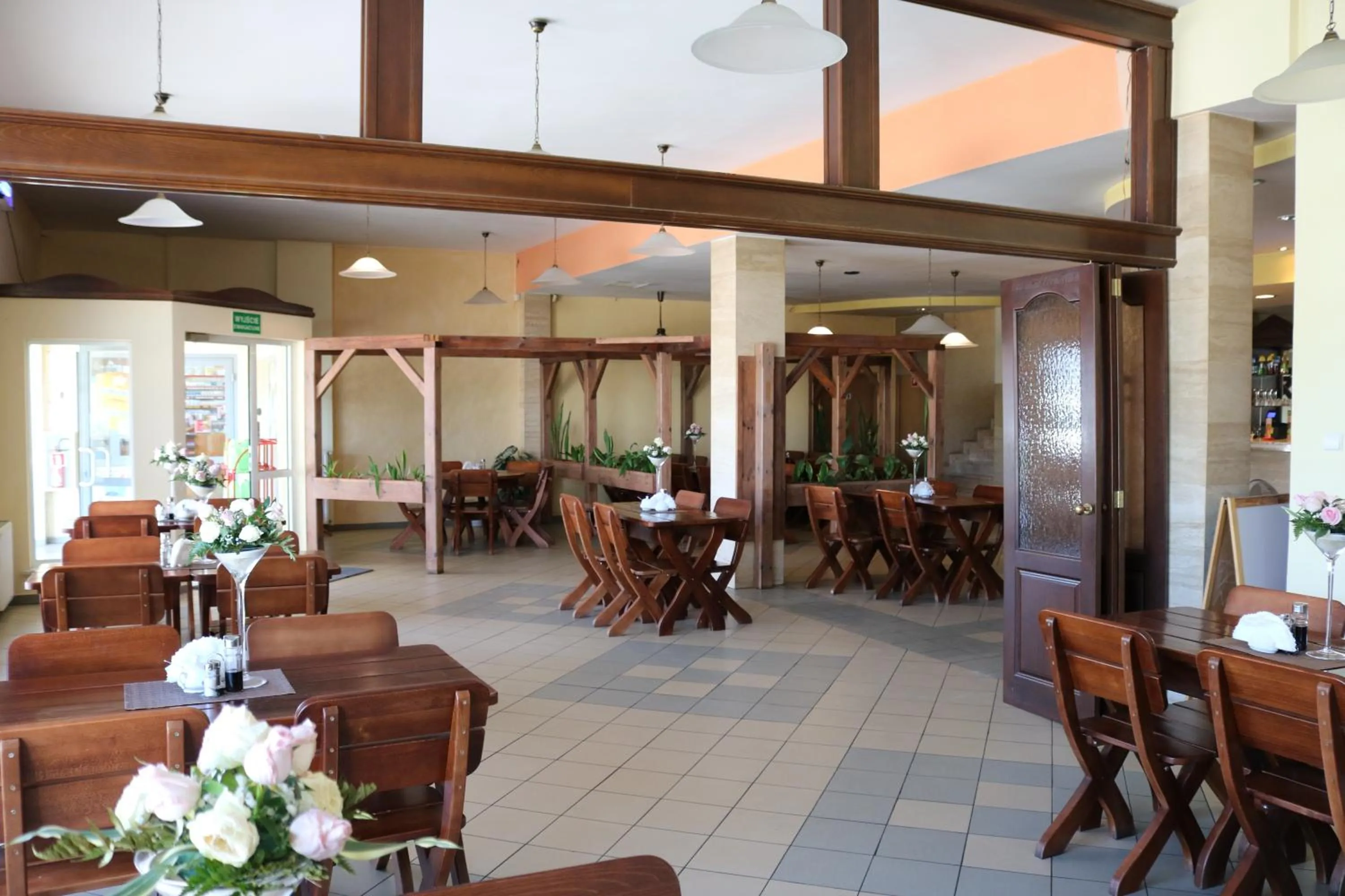 Restaurant/places to eat in Hotel DYMINY