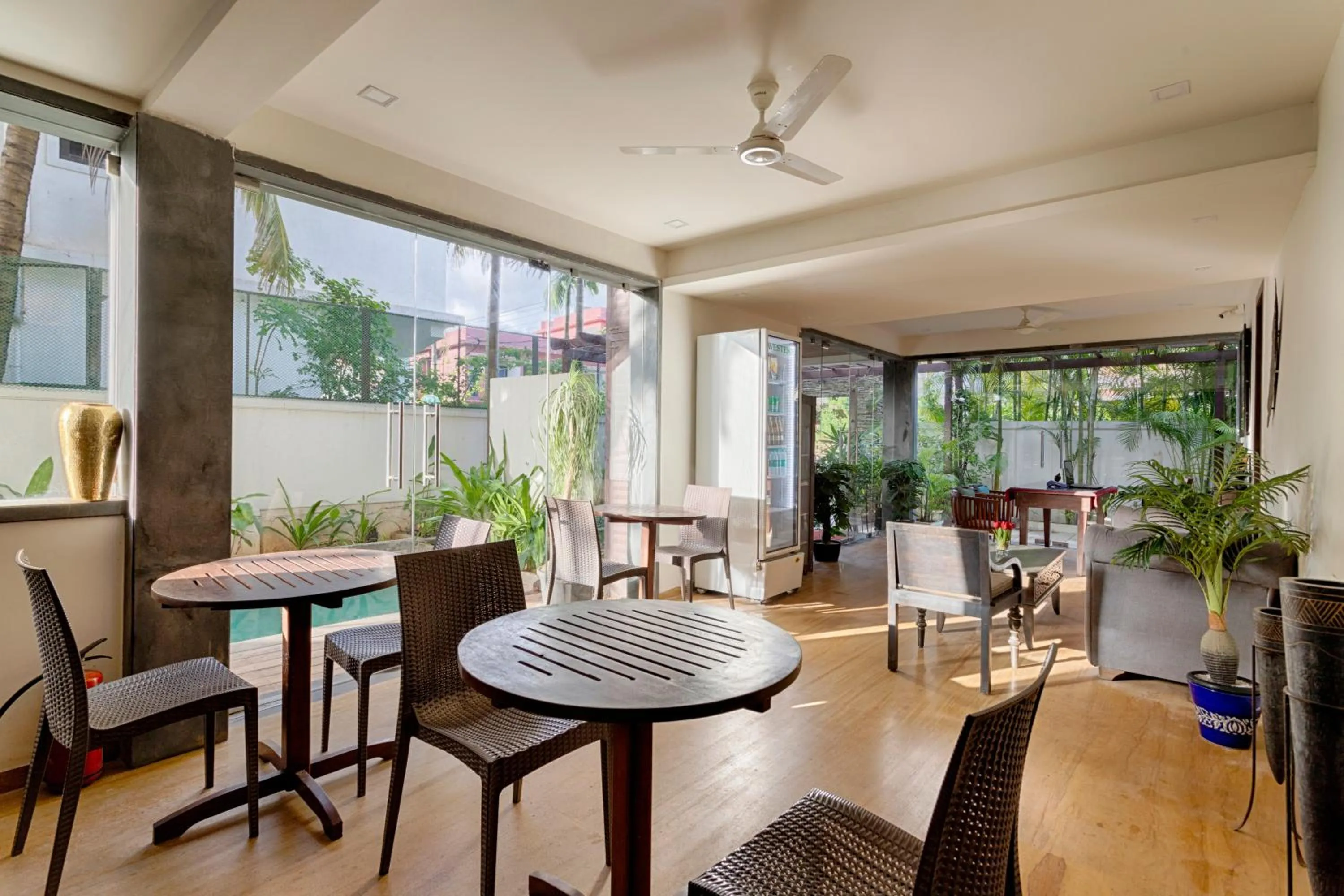 Restaurant/places to eat in Riva Boutique Apartments