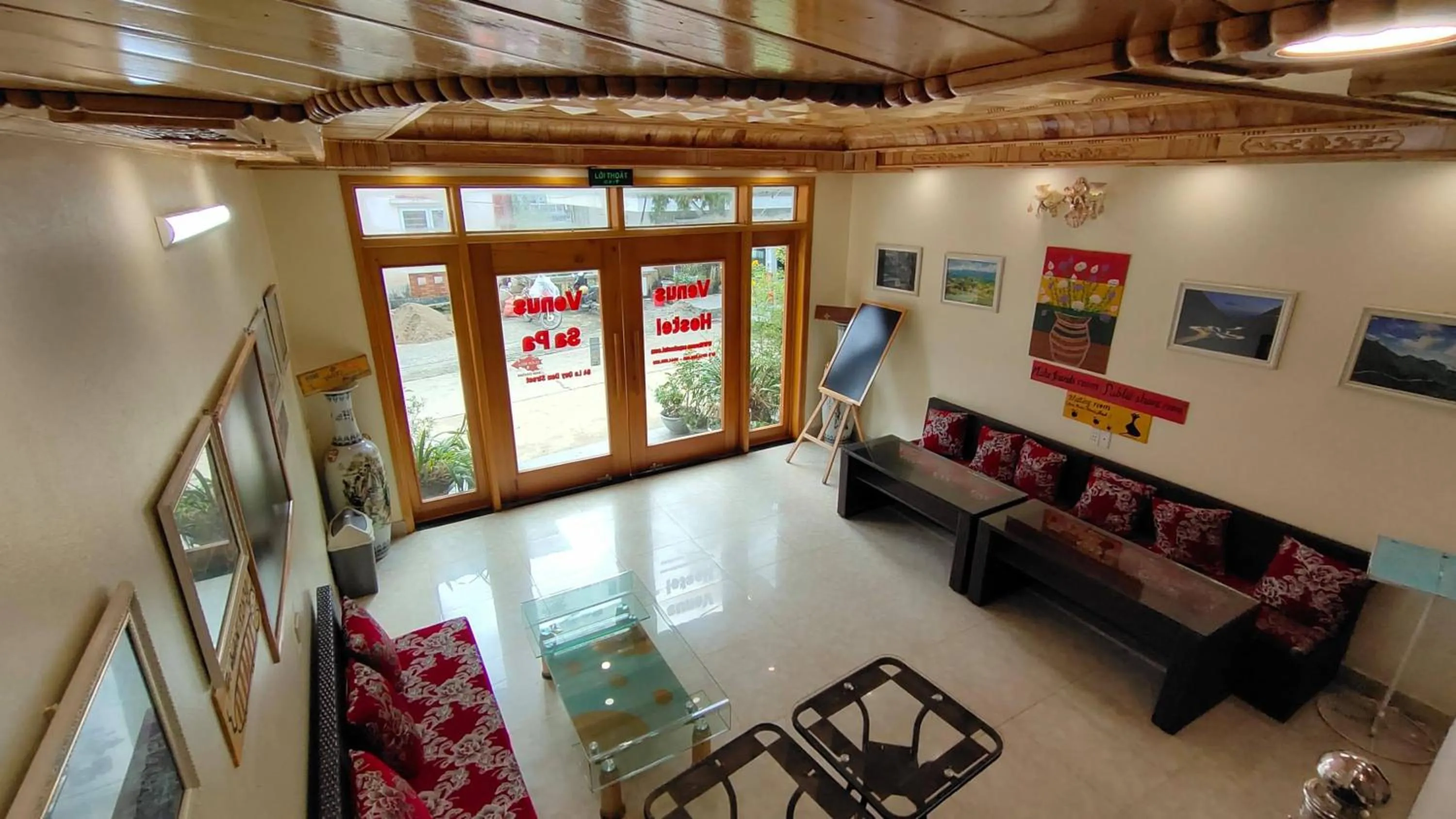 Communal lounge/ TV room in Venus Sapa Hostel